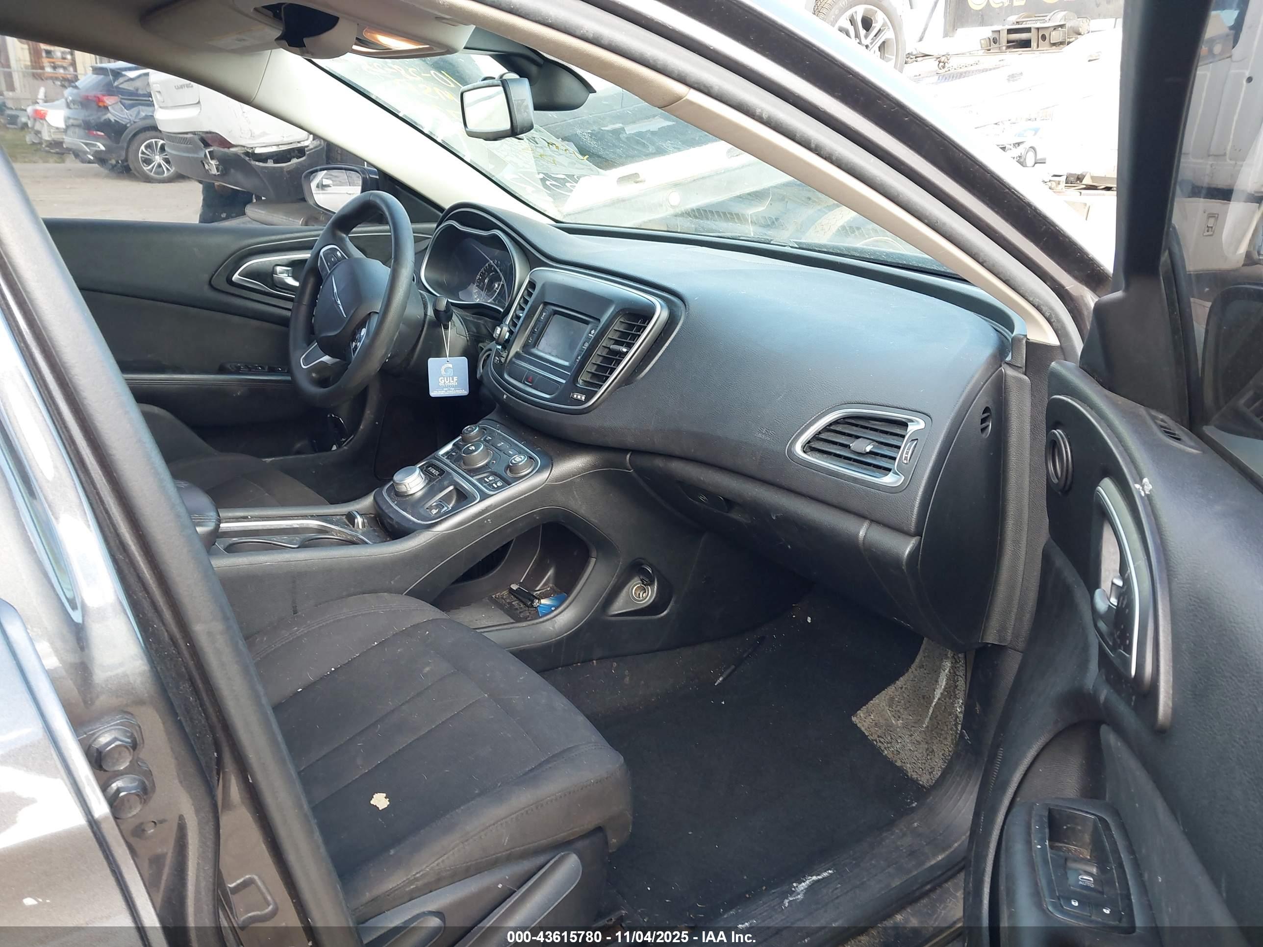 CHRYSLER 200 image 5