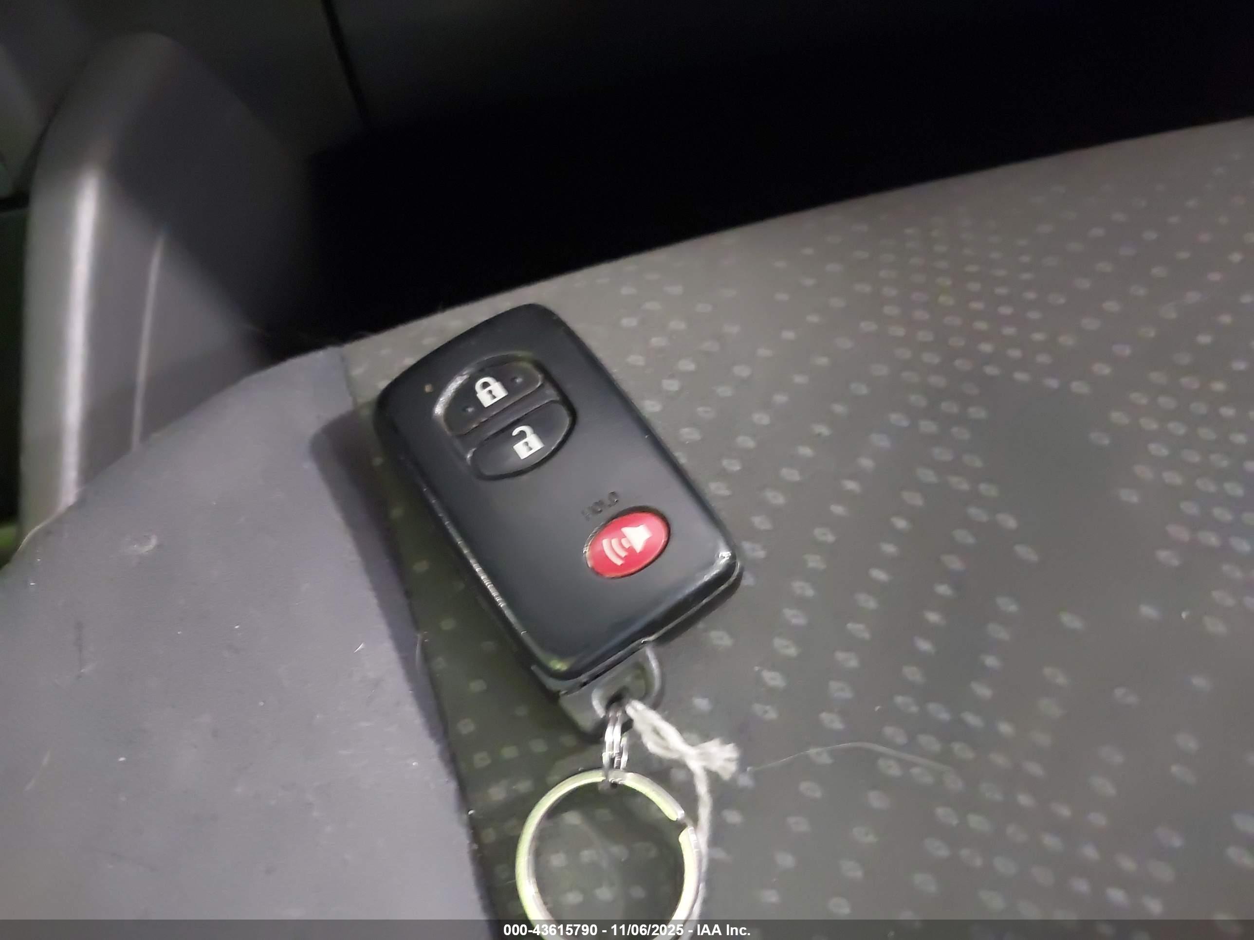 TOYOTA PRIUS image 11