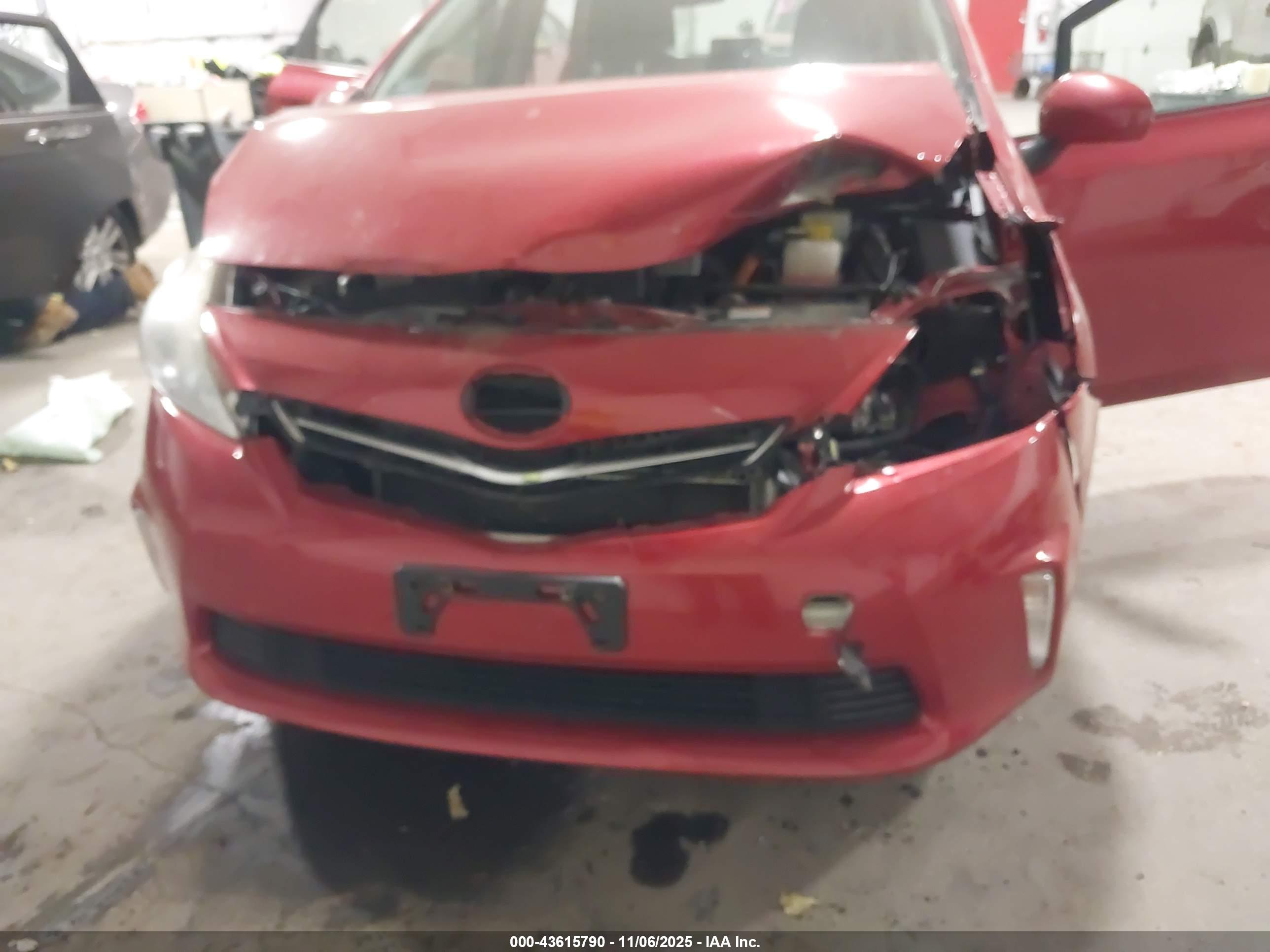 TOYOTA PRIUS image 6