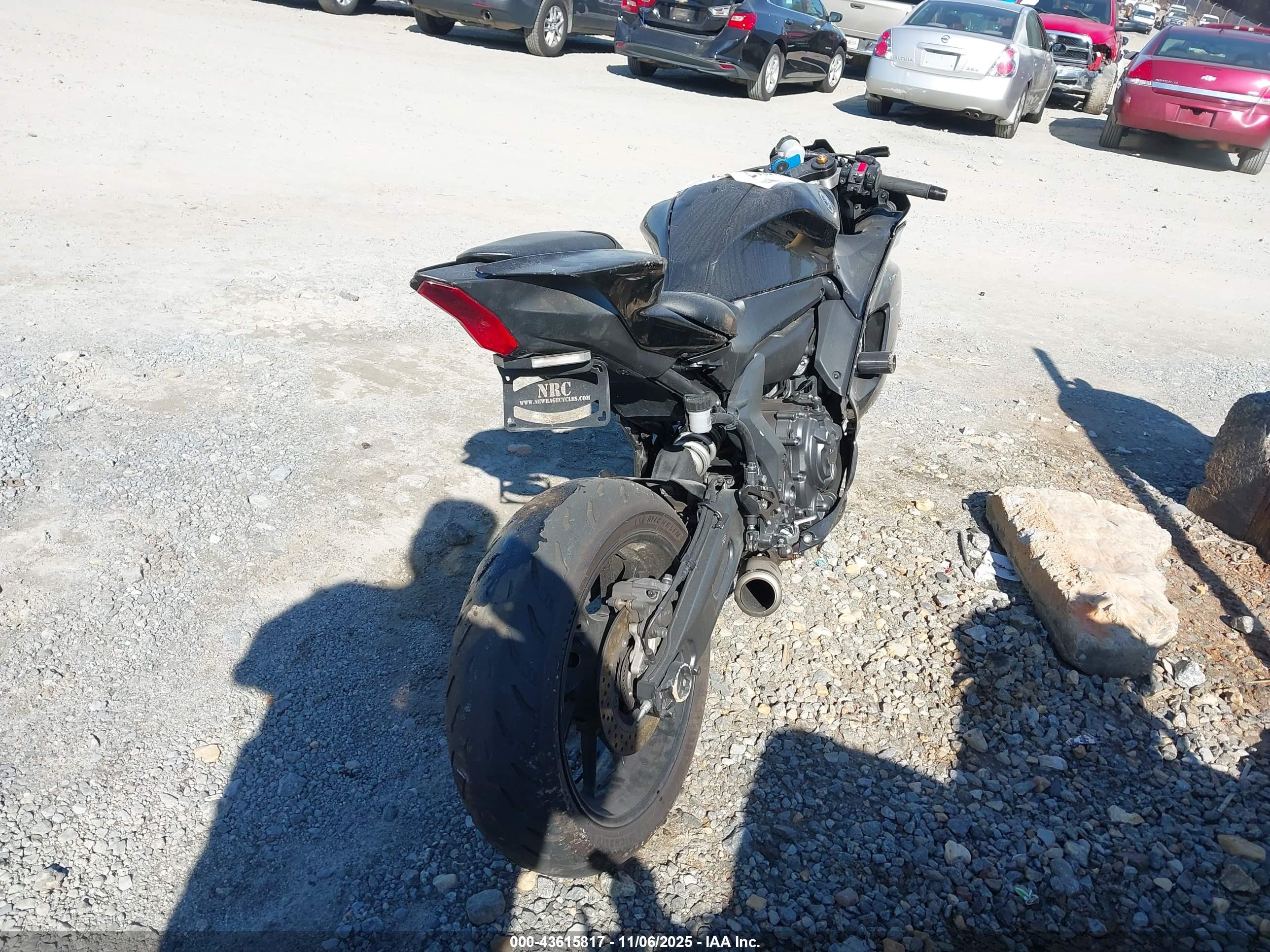YAMAHA YZFR7 image 4