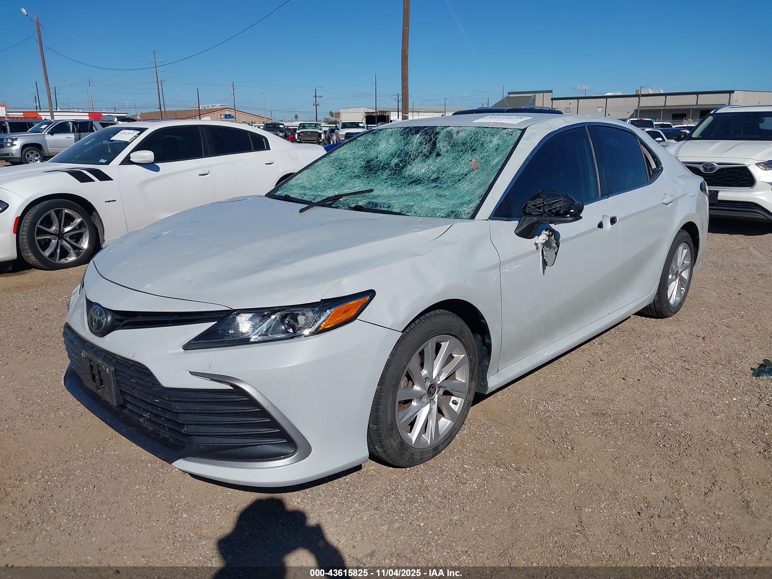 TOYOTA CAMRY image 2