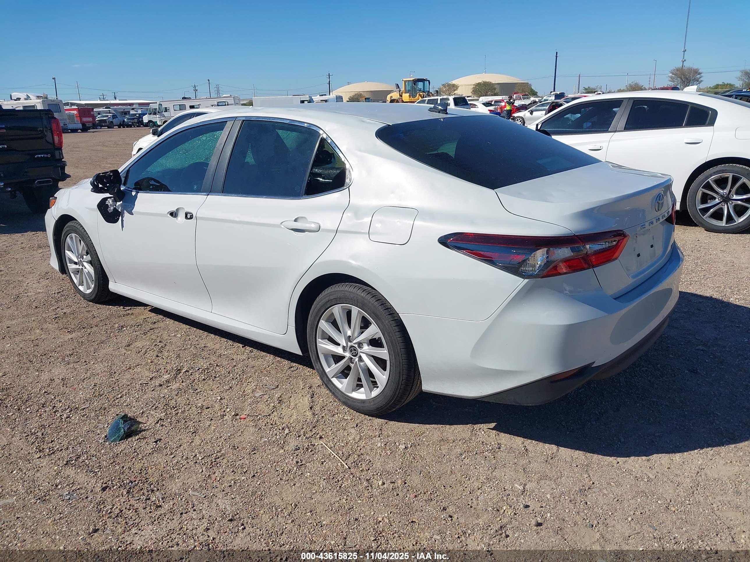 TOYOTA CAMRY image 3