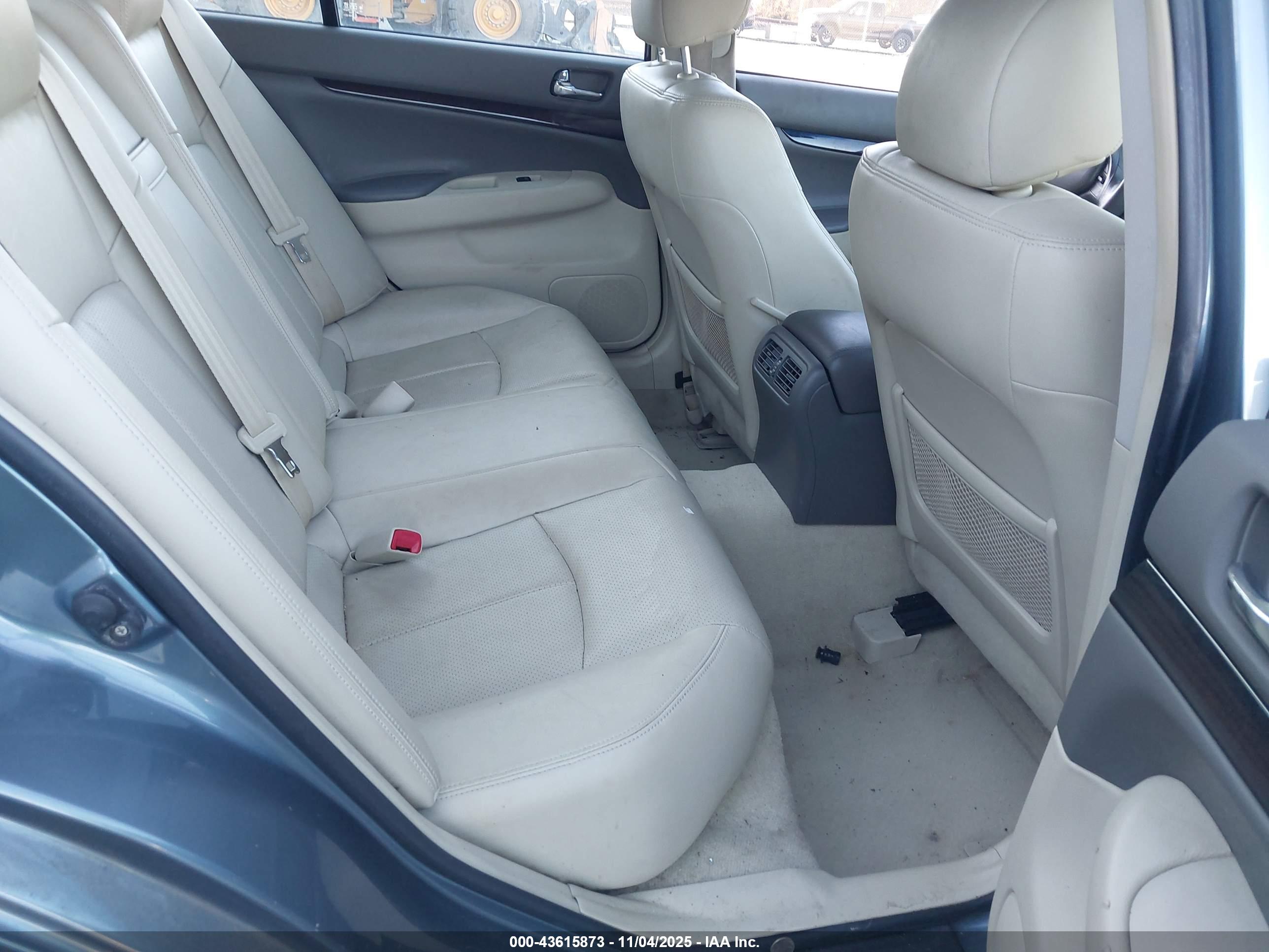 INFINITI G37 image 8