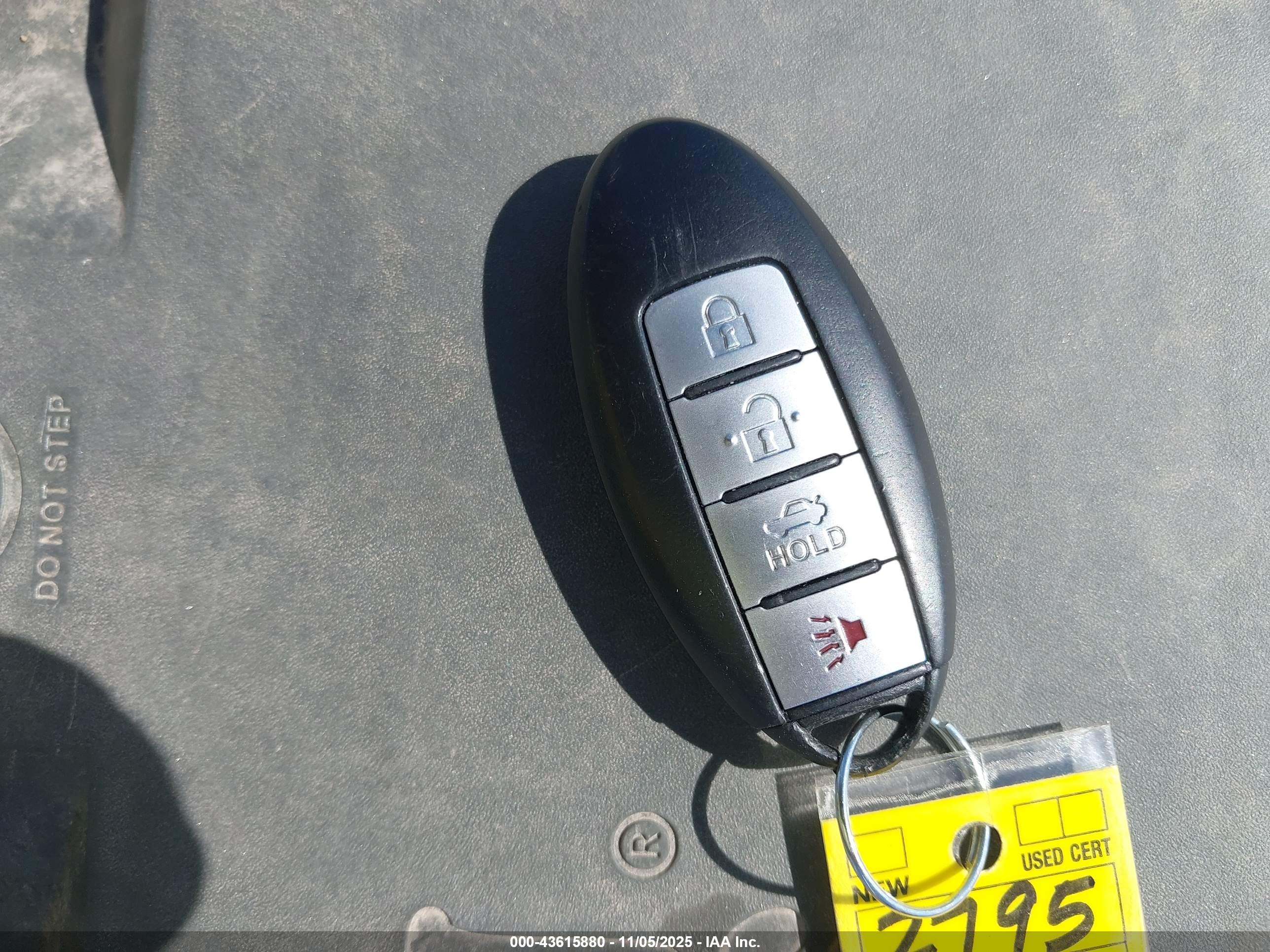 INFINITI QX70 image 11