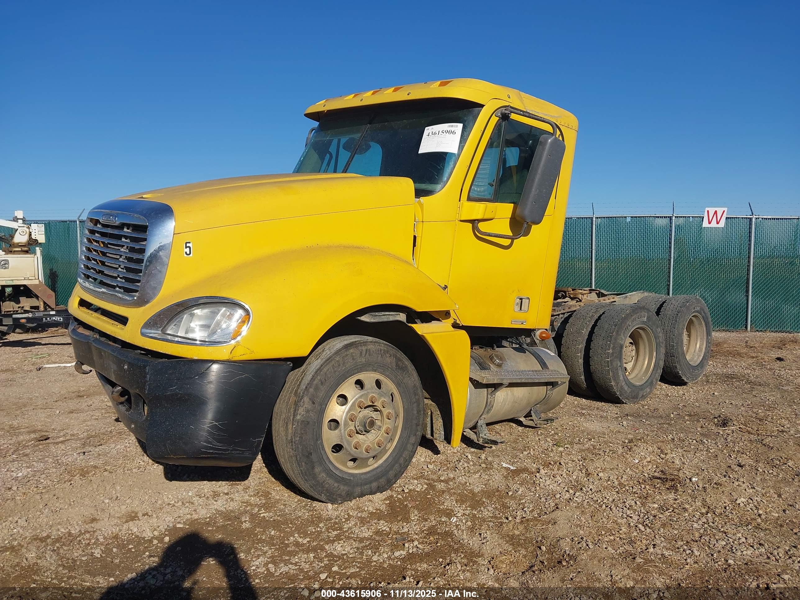FREIGHTLINER CONVENTIONAL image 2