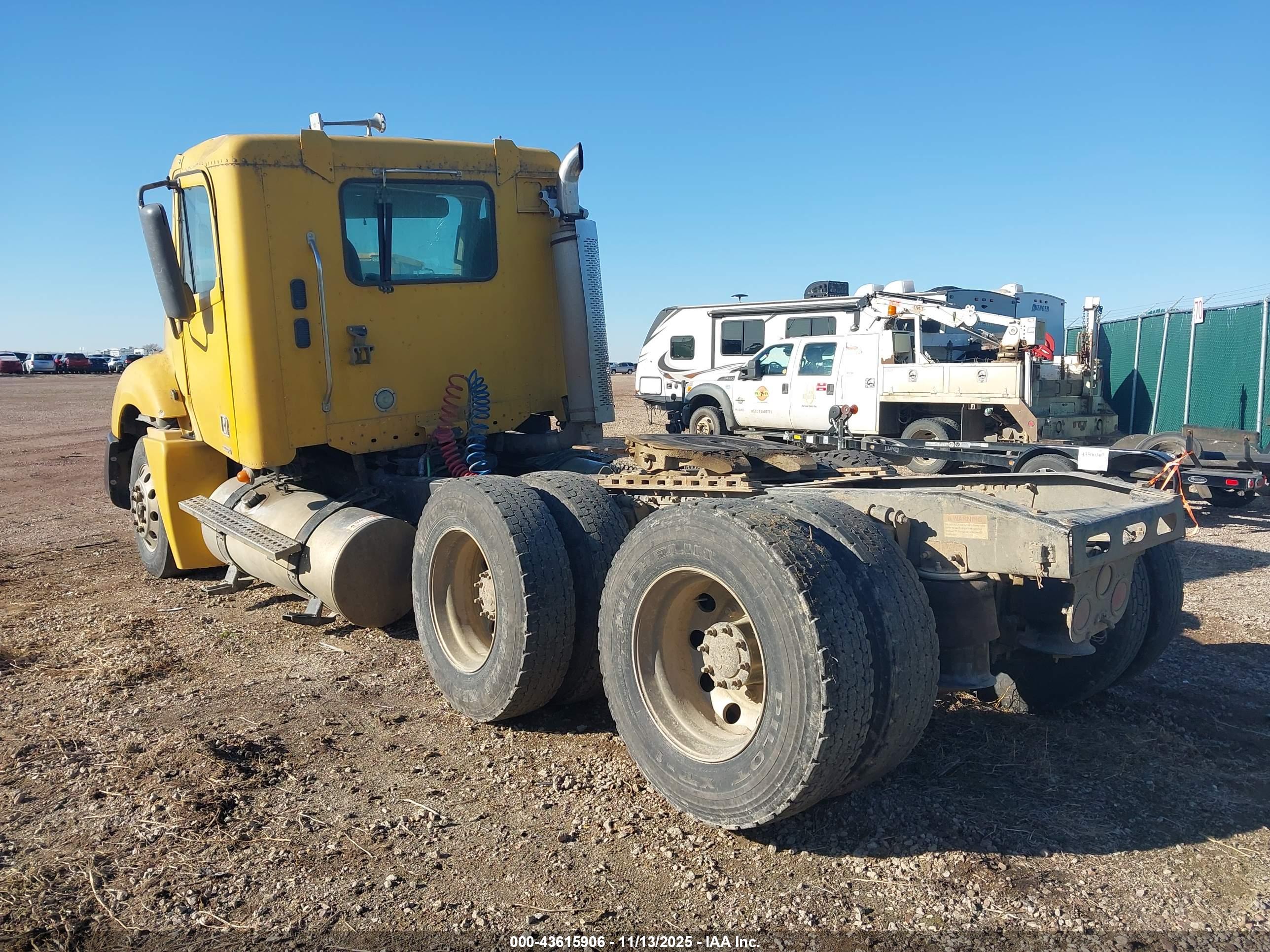 FREIGHTLINER CONVENTIONAL image 3