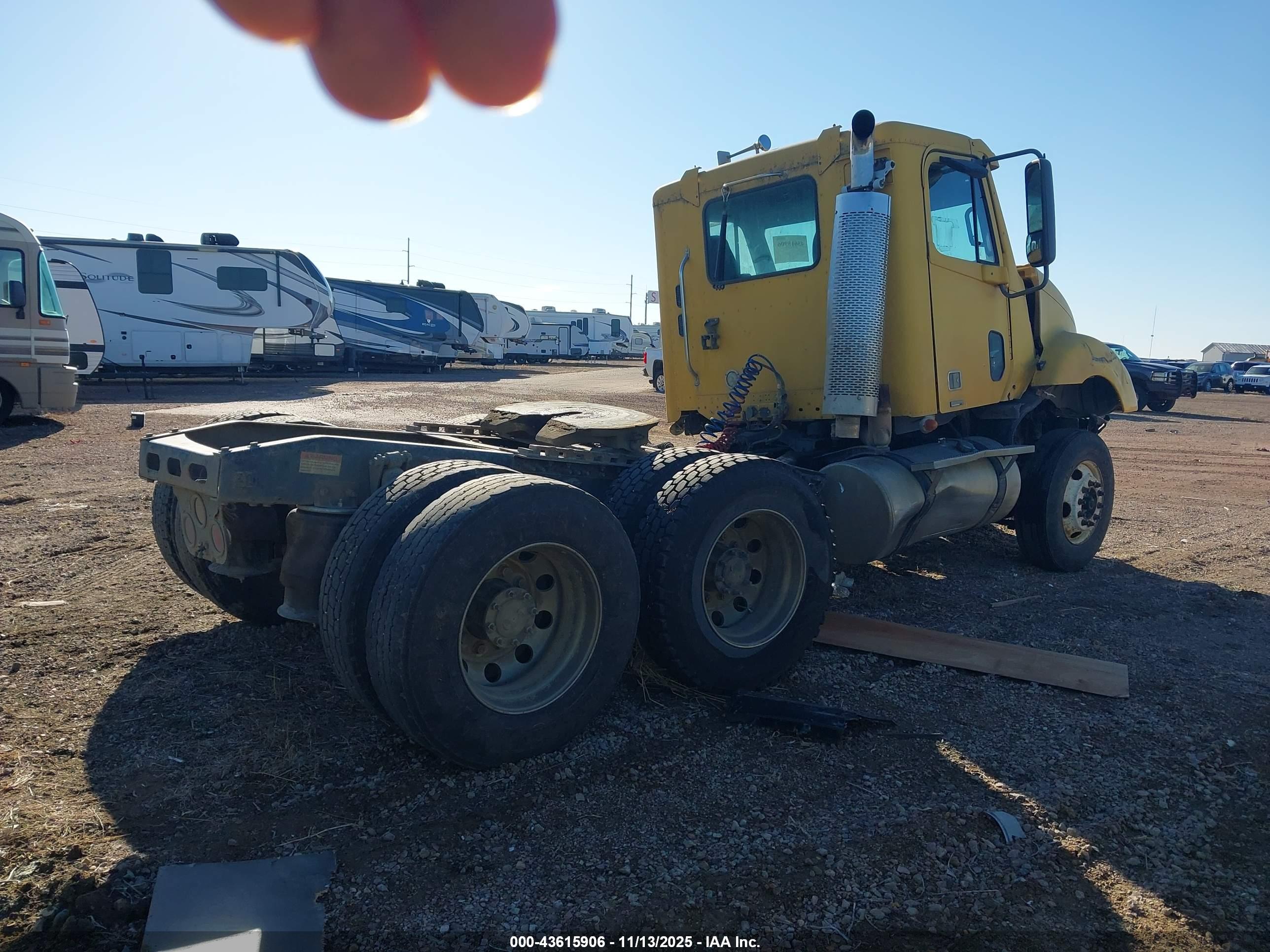 FREIGHTLINER CONVENTIONAL image 4