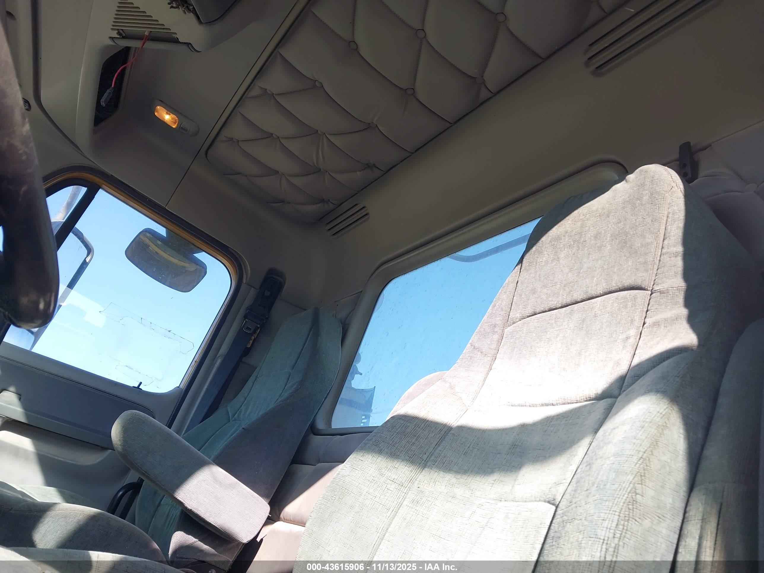 FREIGHTLINER CONVENTIONAL image 7