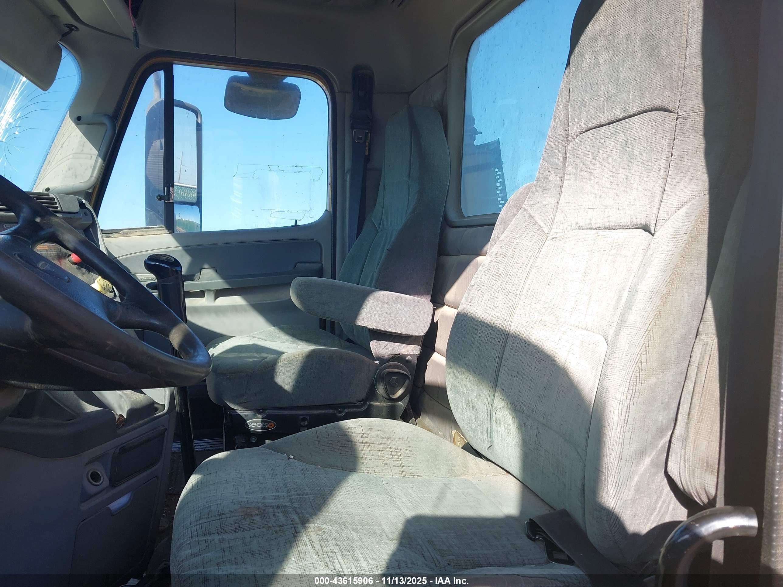 FREIGHTLINER CONVENTIONAL image 8