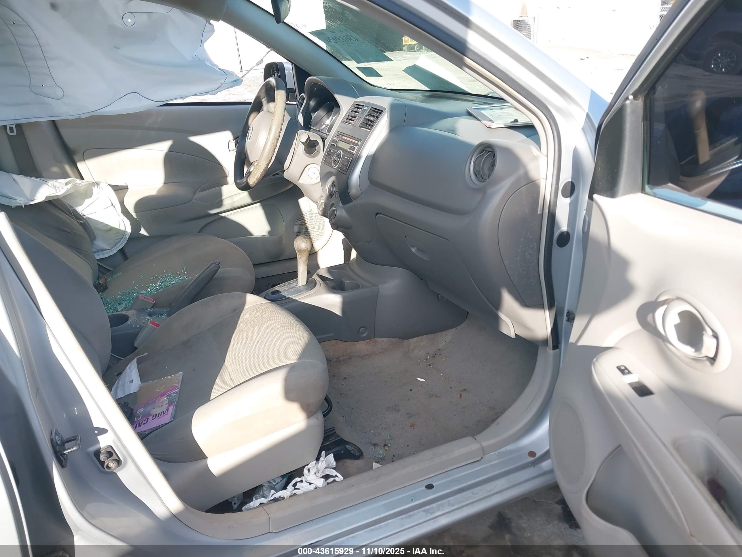 NISSAN VERSA image 5