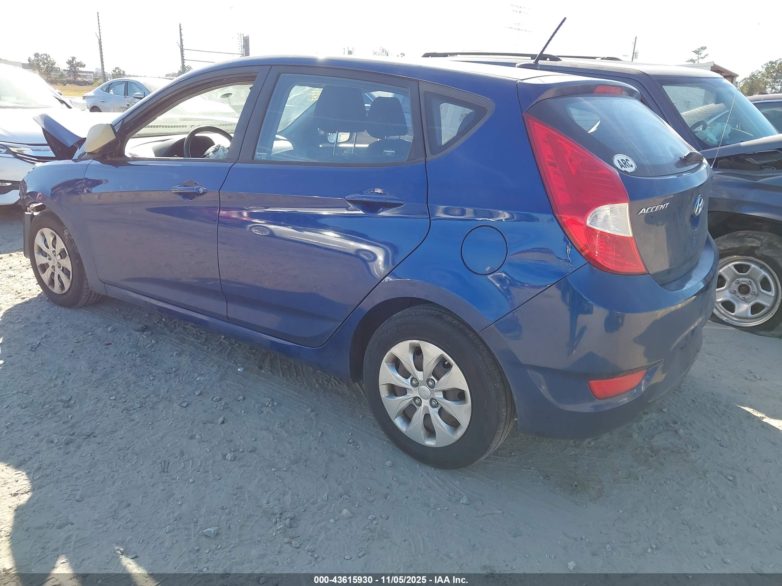 HYUNDAI ACCENT image 3