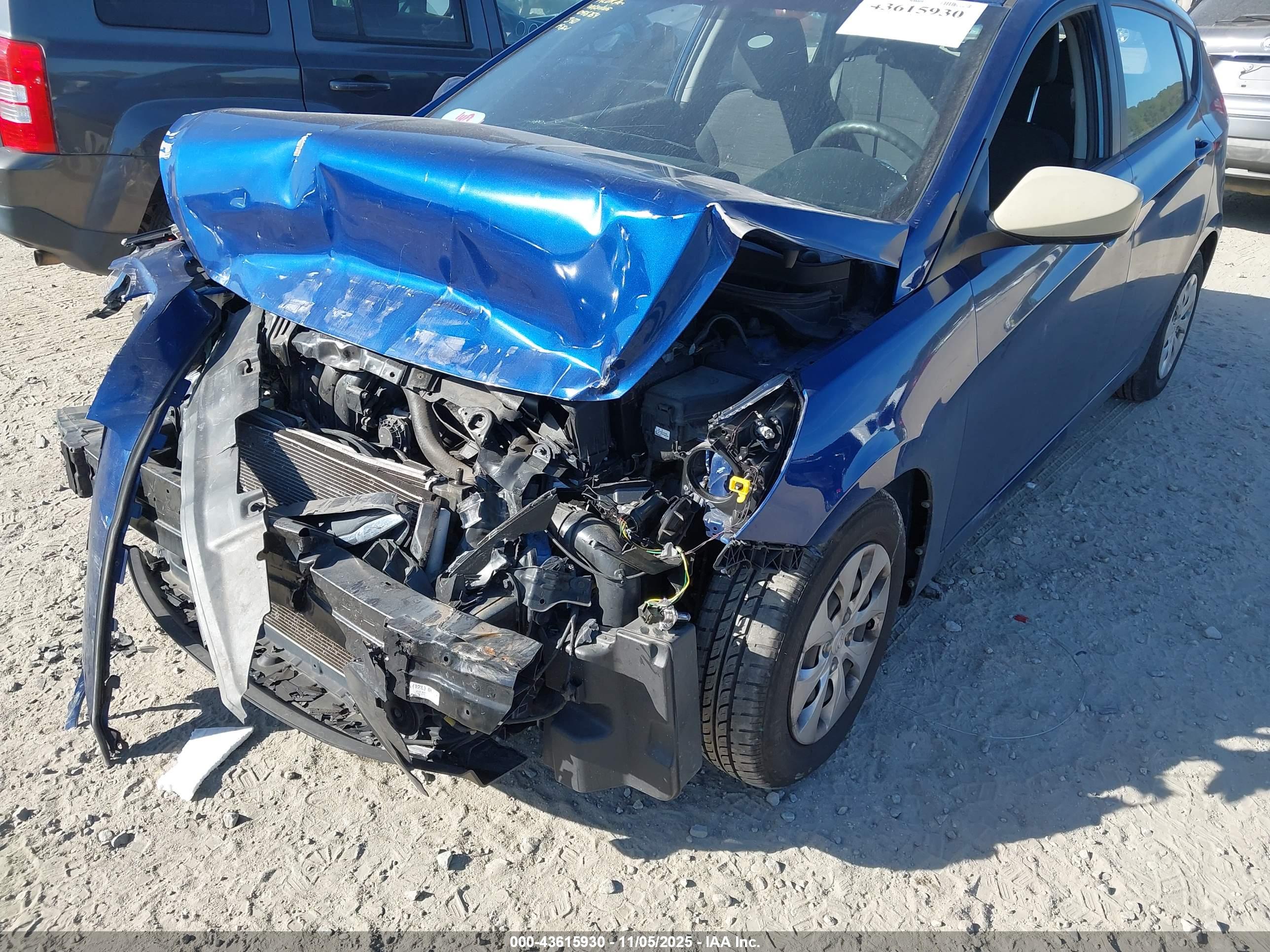 HYUNDAI ACCENT image 6