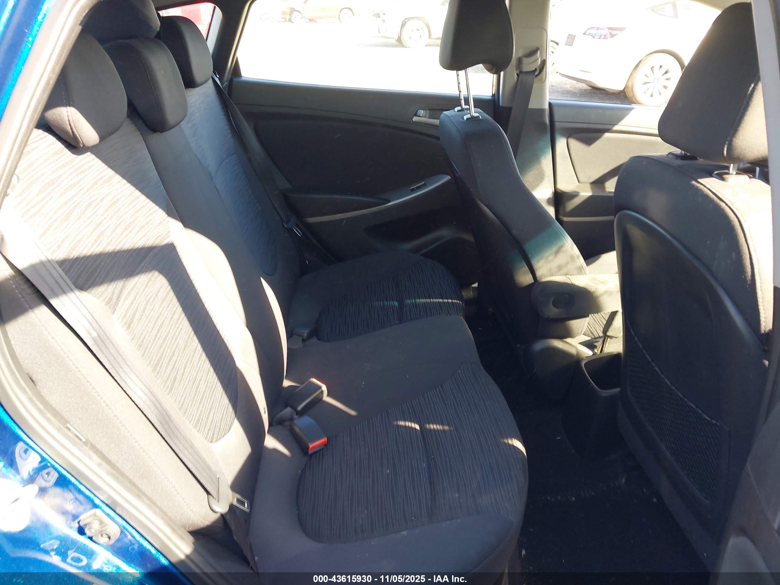 HYUNDAI ACCENT image 8