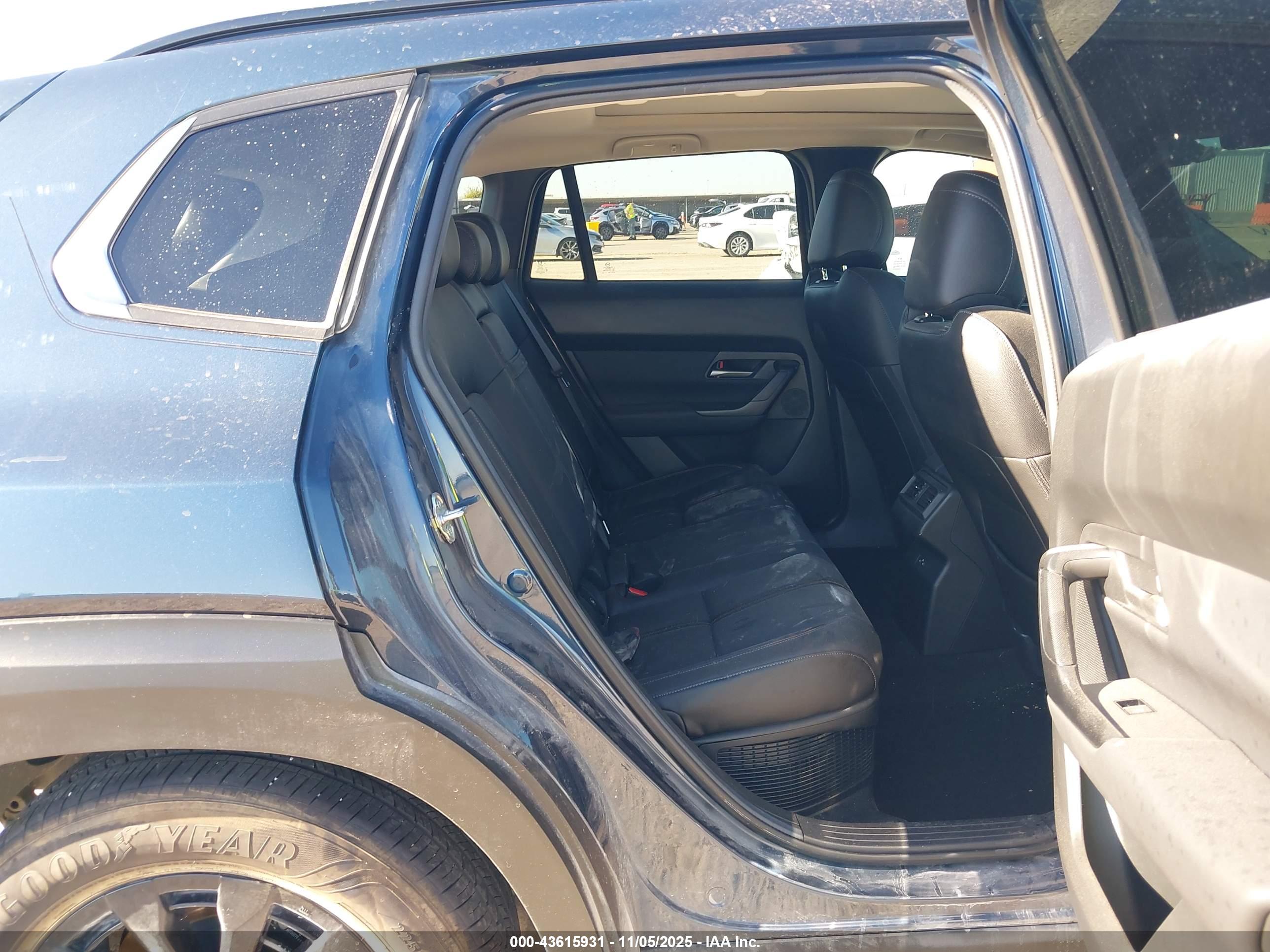 MAZDA CX-50 image 8