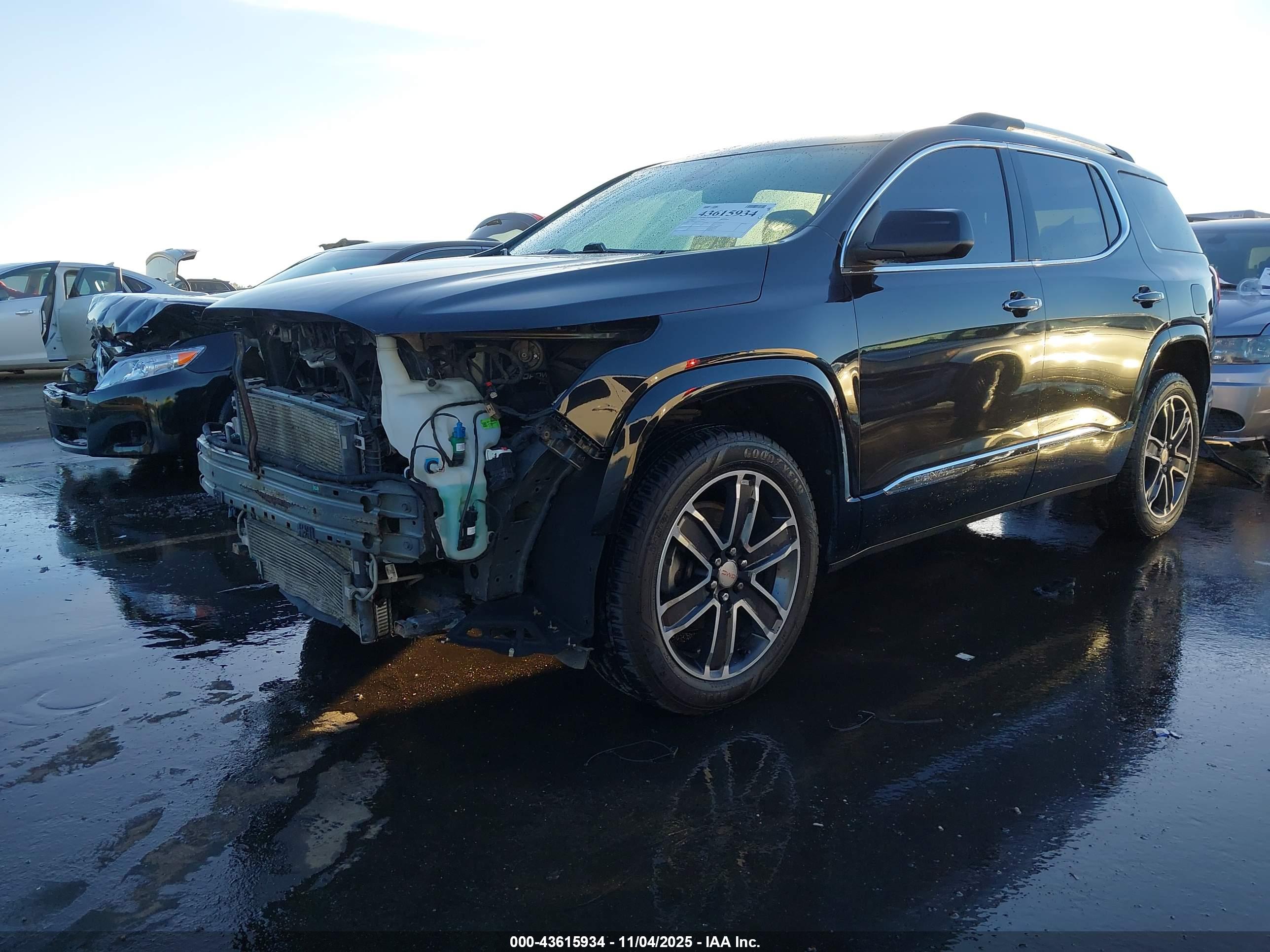 GMC ACADIA image 2