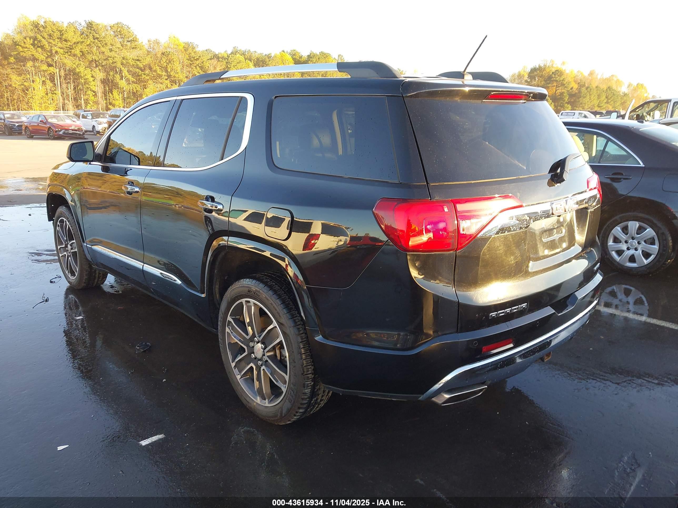 GMC ACADIA image 3