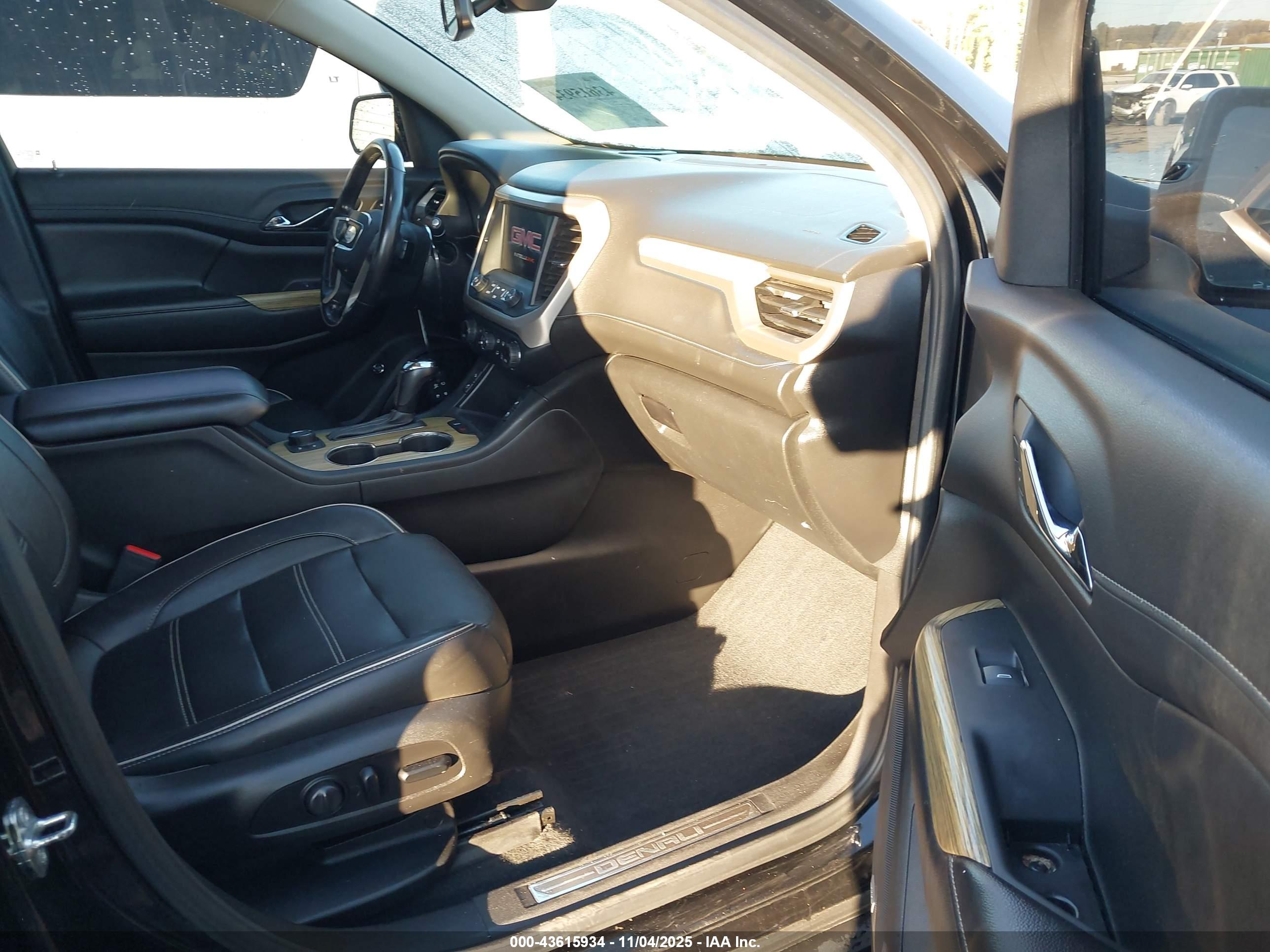 GMC ACADIA image 5