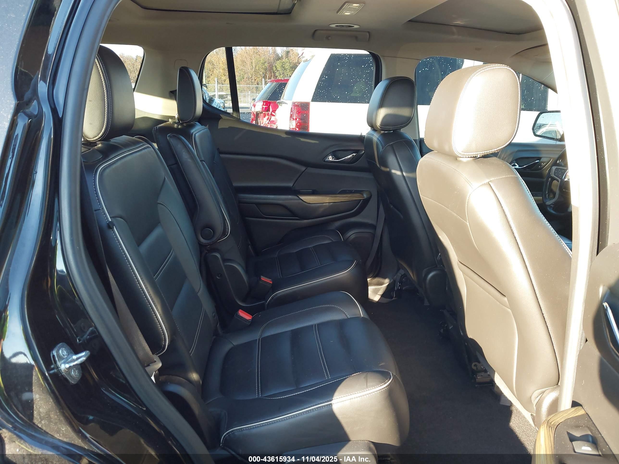 GMC ACADIA image 8