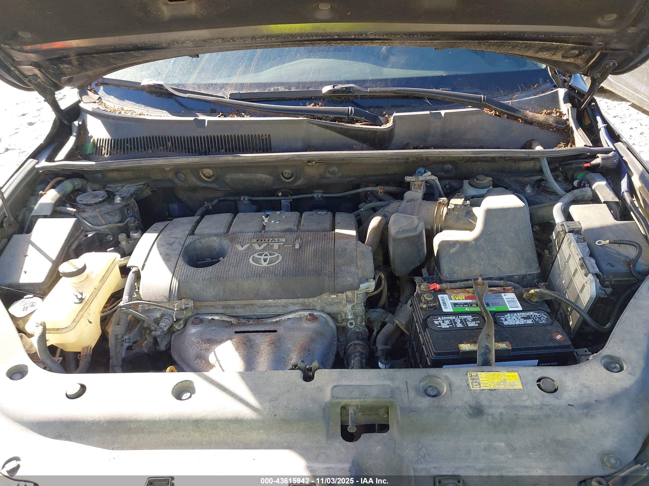 TOYOTA RAV4 image 10
