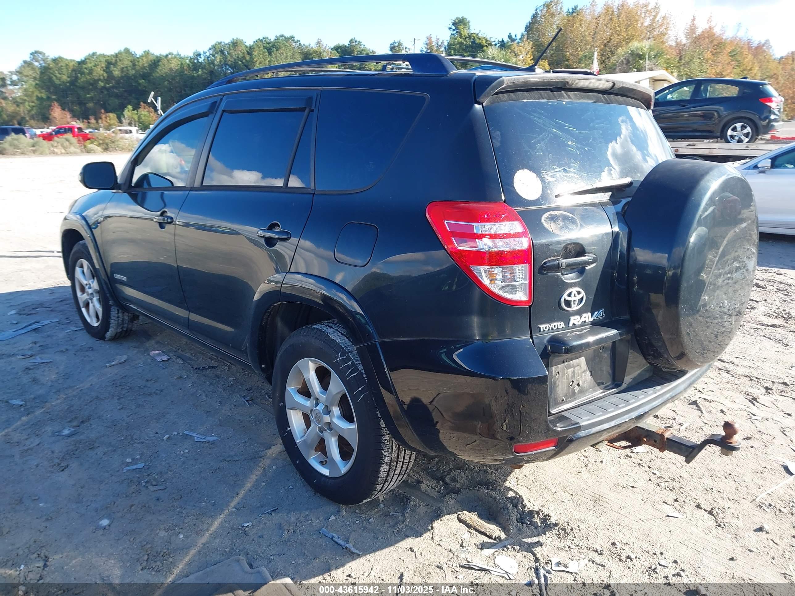 TOYOTA RAV4 image 3