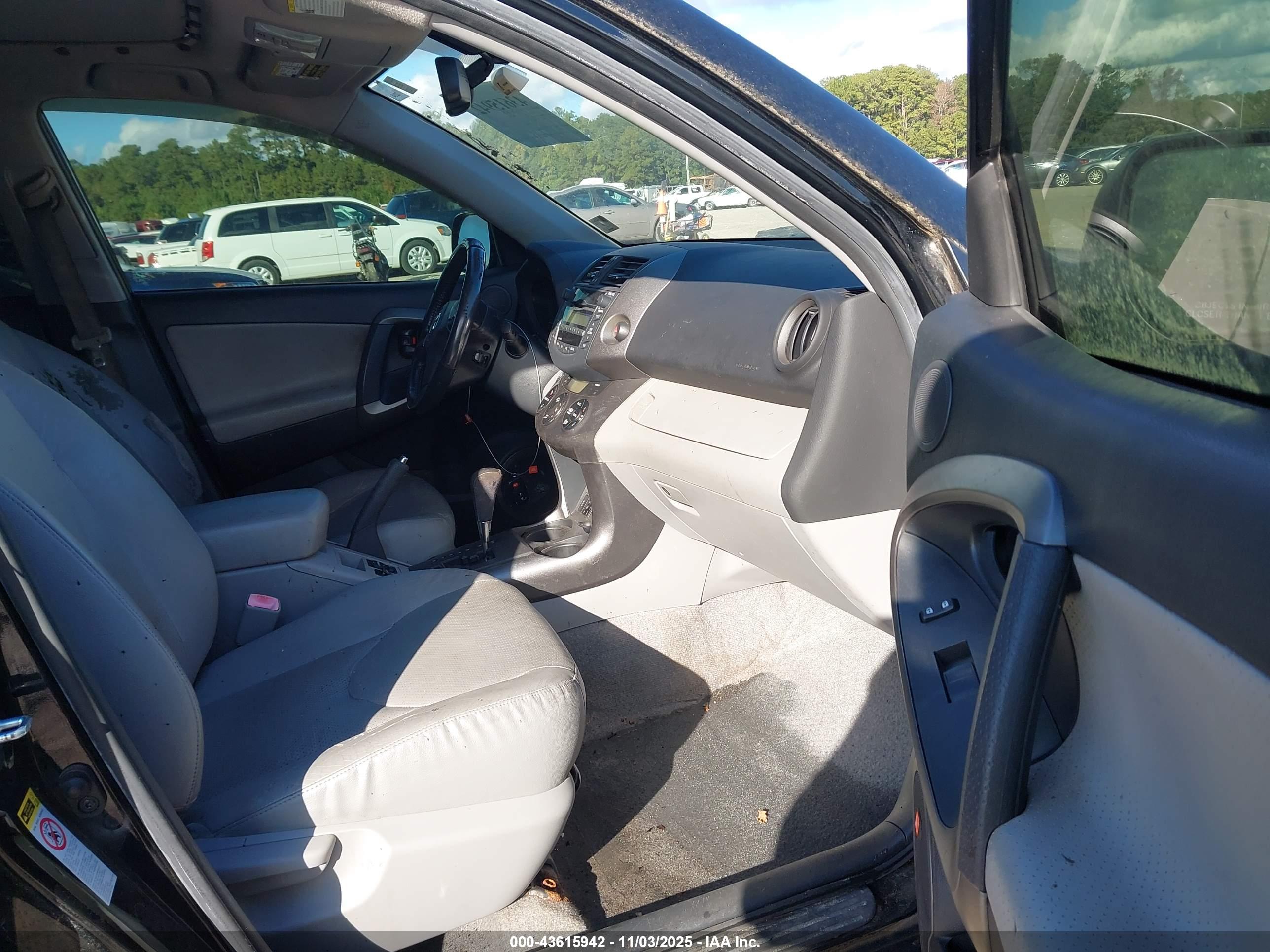 TOYOTA RAV4 image 5