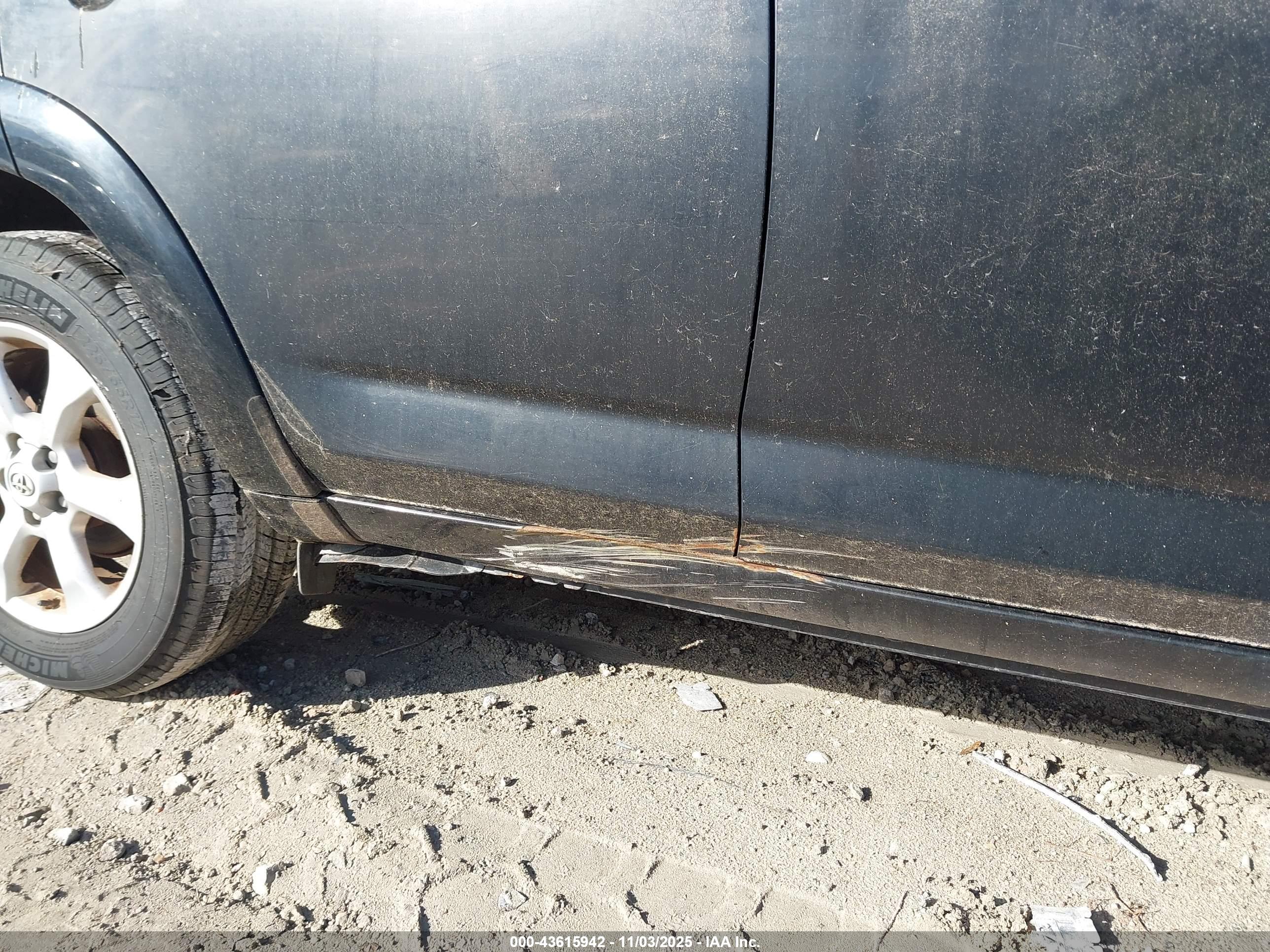 TOYOTA RAV4 image 6