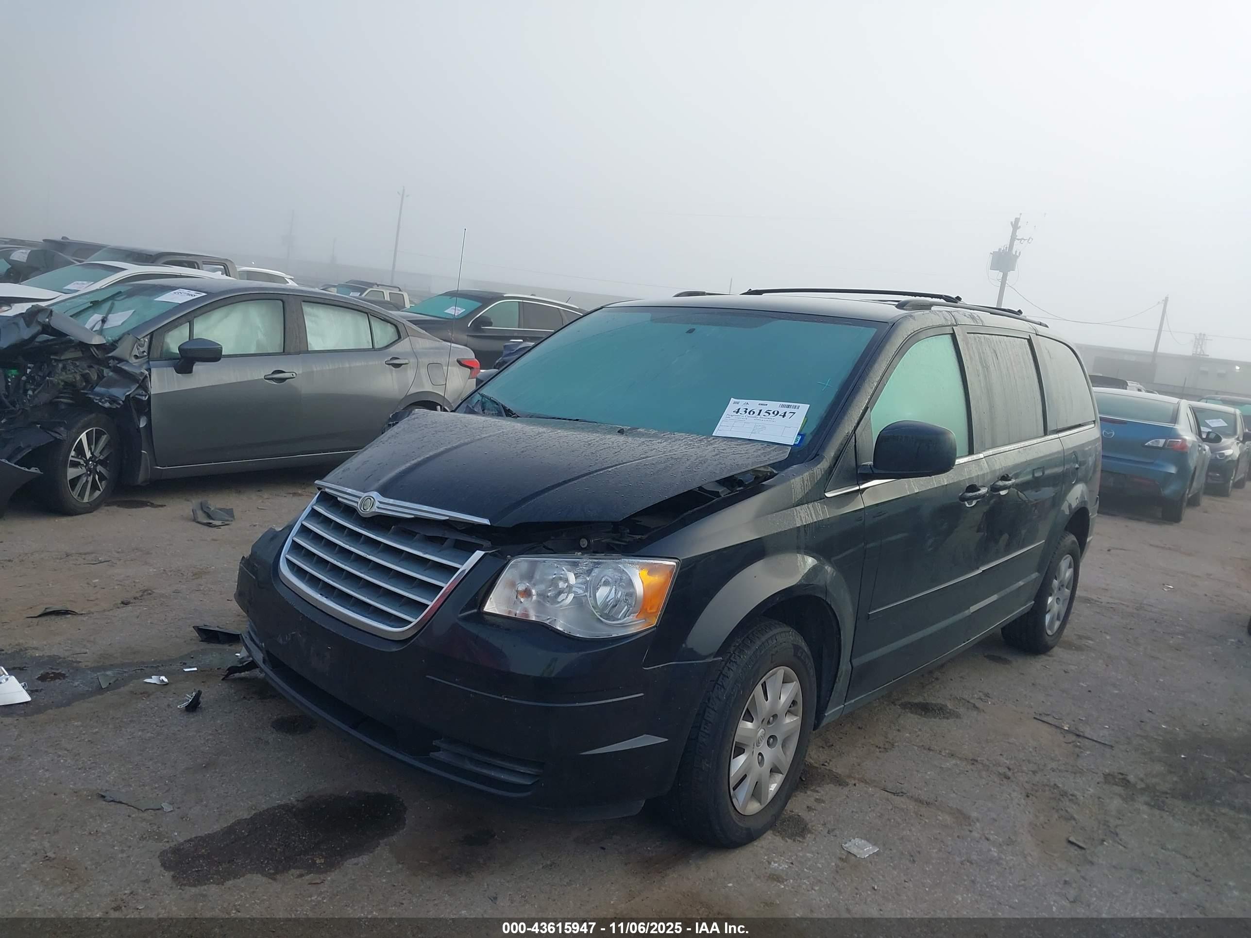 CHRYSLER TOWN image 2