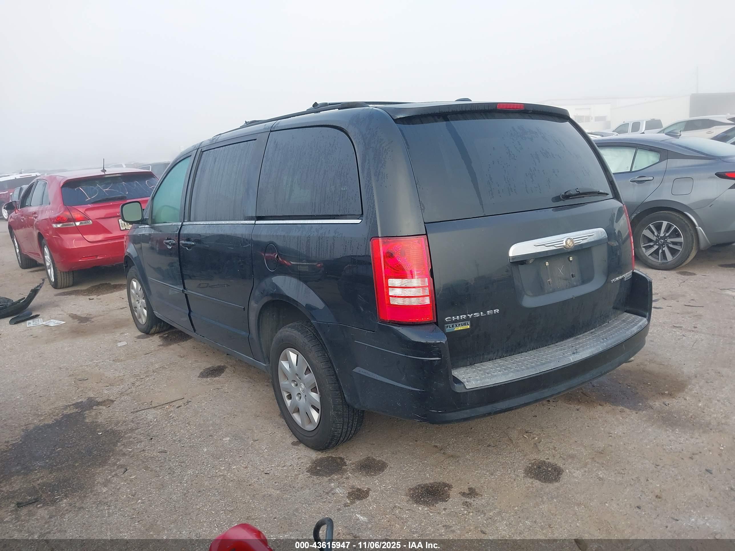 CHRYSLER TOWN image 3