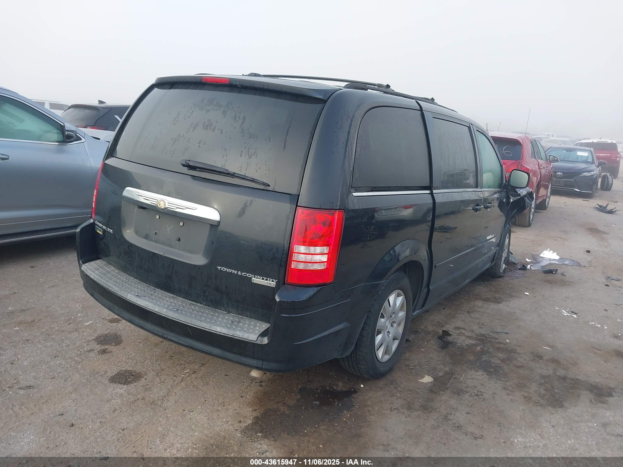 CHRYSLER TOWN image 4