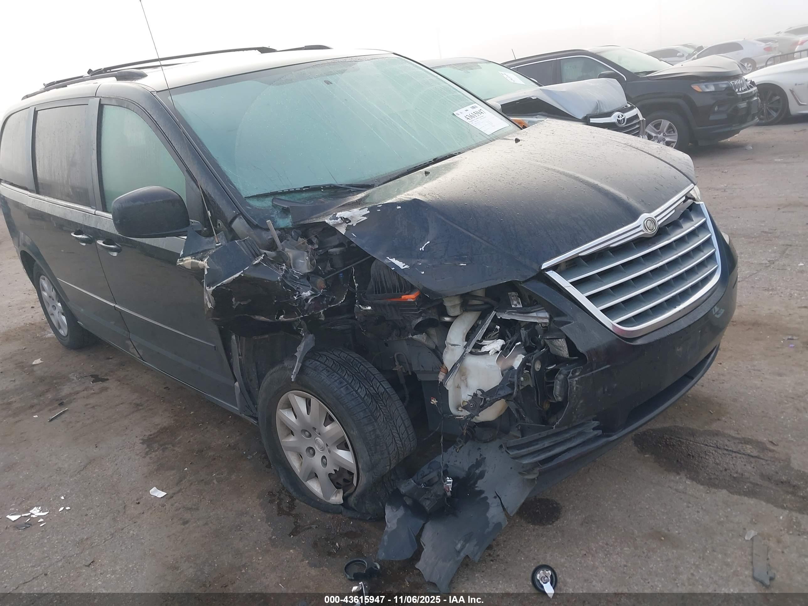 CHRYSLER TOWN image 6