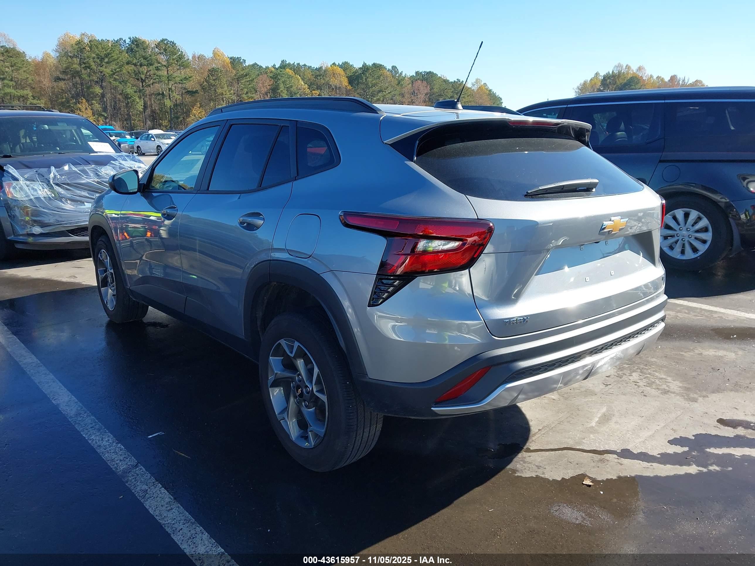 CHEVROLET TRAX image 3