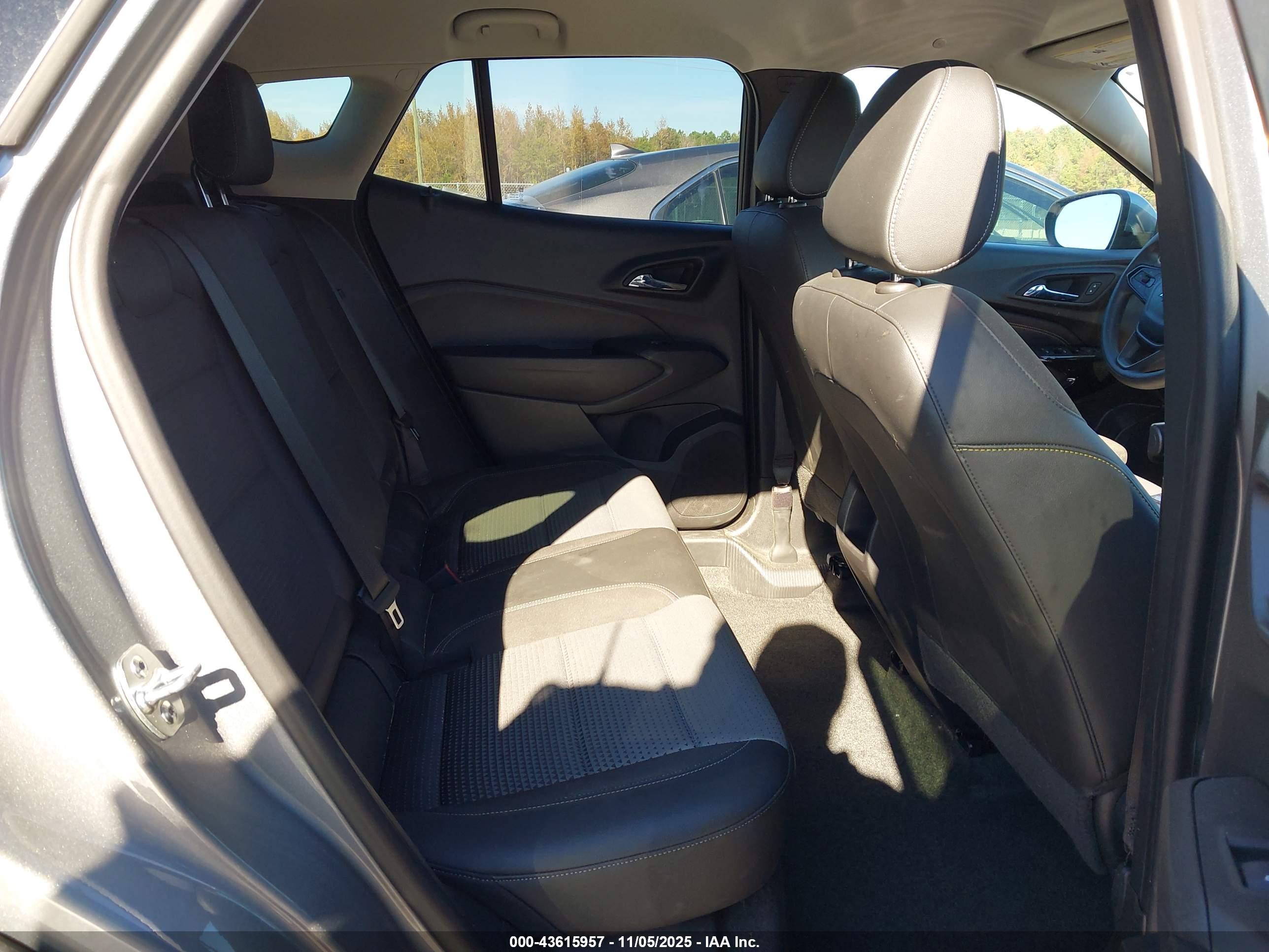 CHEVROLET TRAX image 8