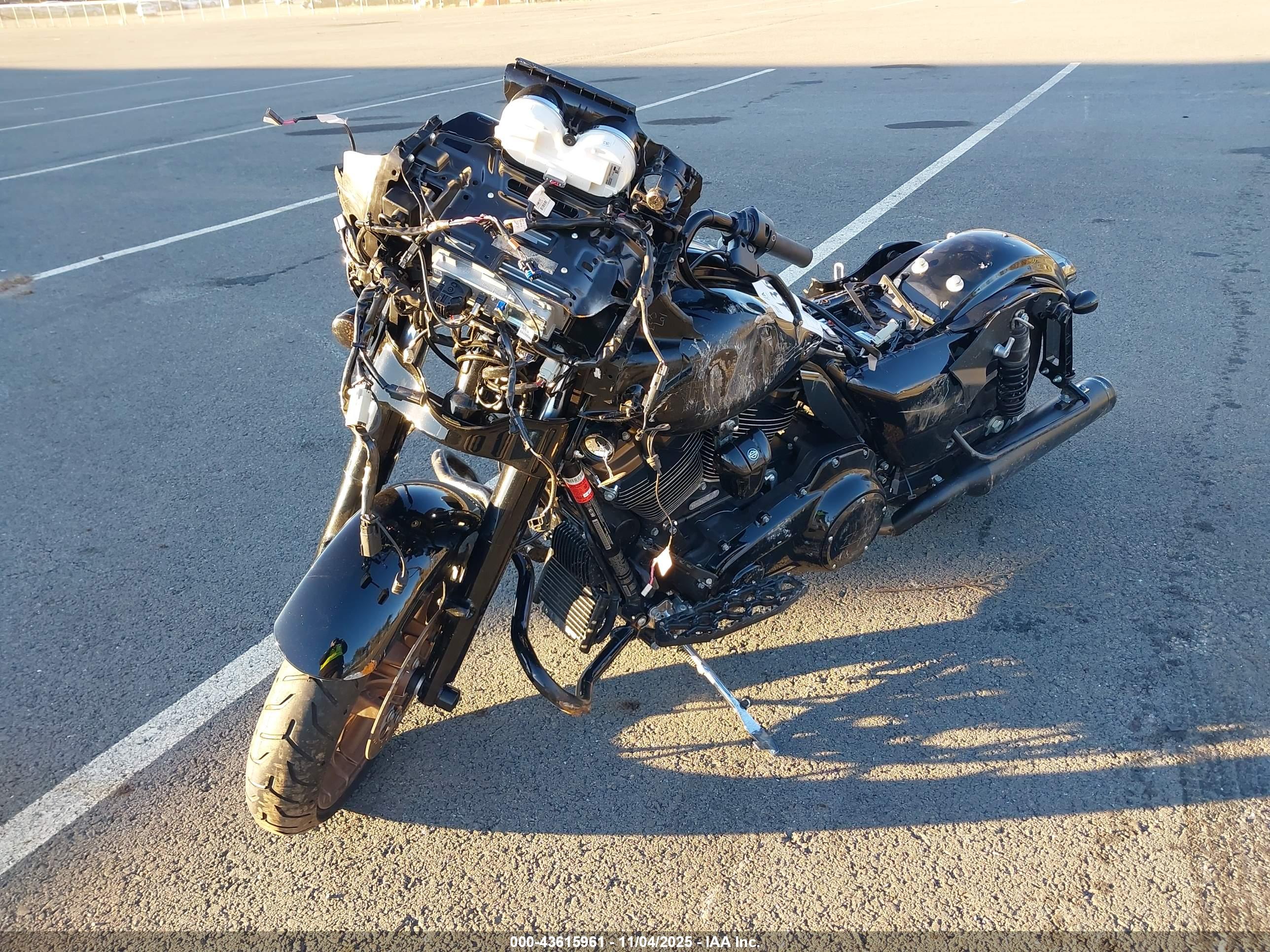HARLEY-DAVIDSON FLHXST image 2
