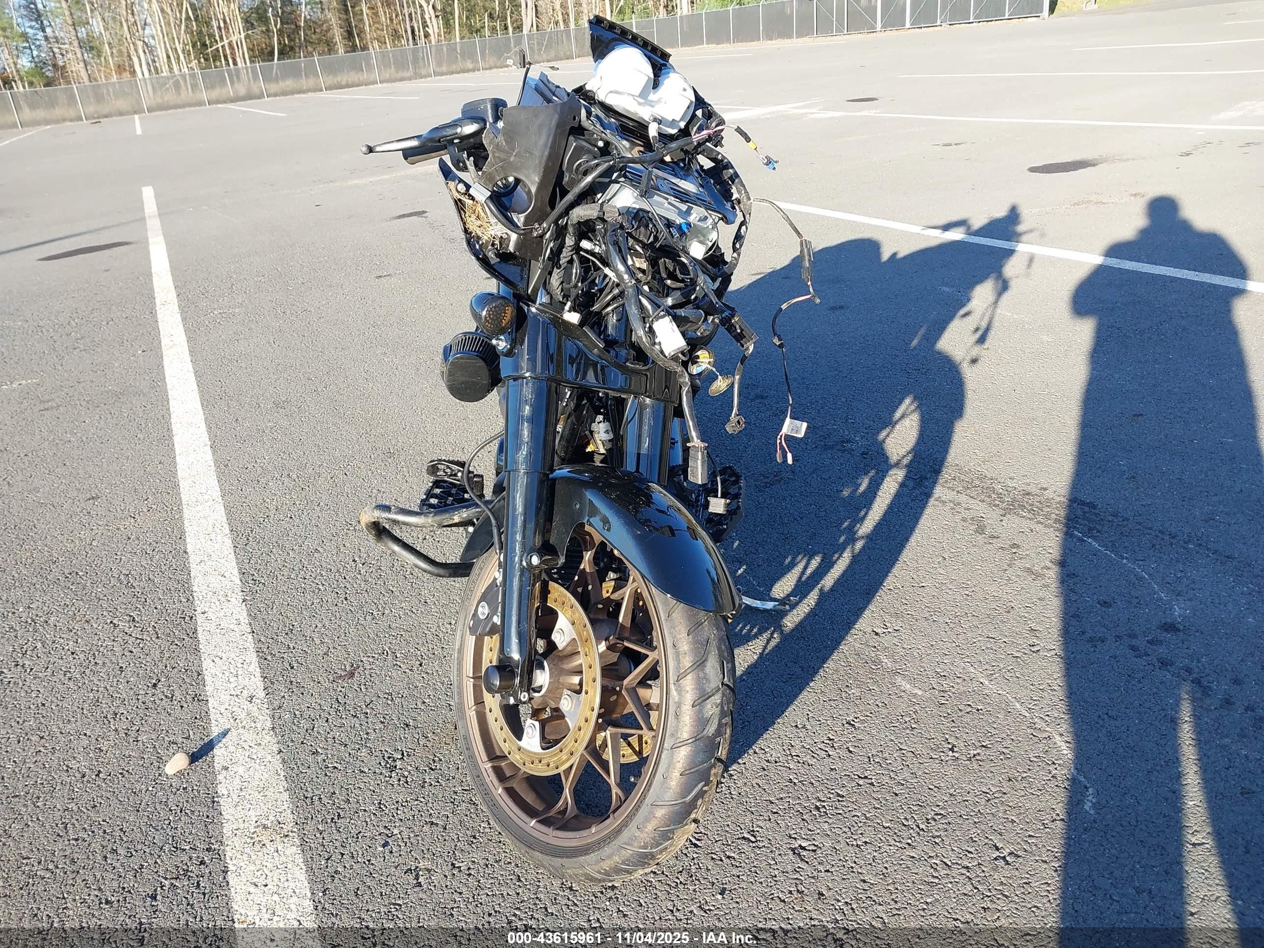 HARLEY-DAVIDSON FLHXST image 5