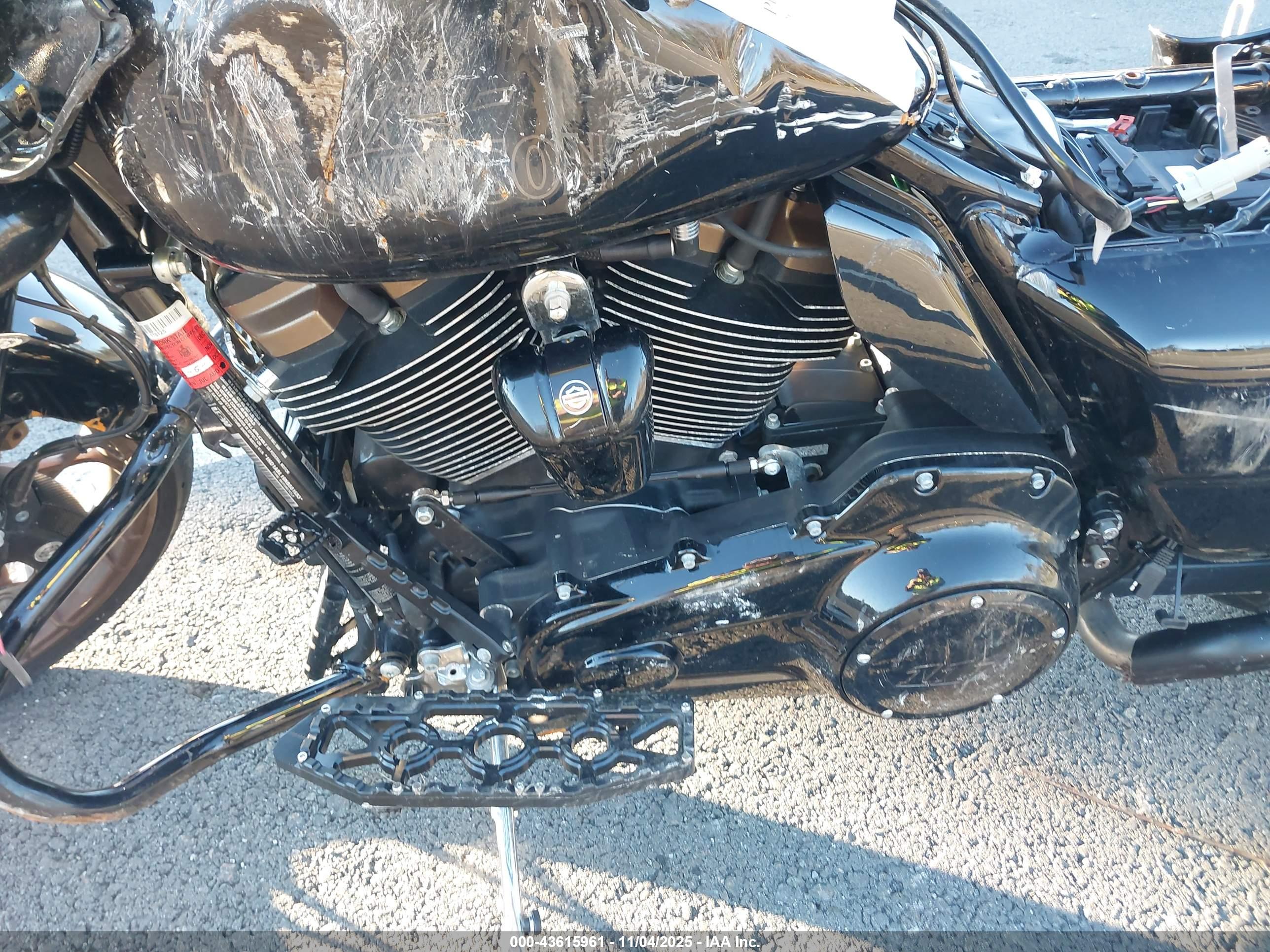 HARLEY-DAVIDSON FLHXST image 9