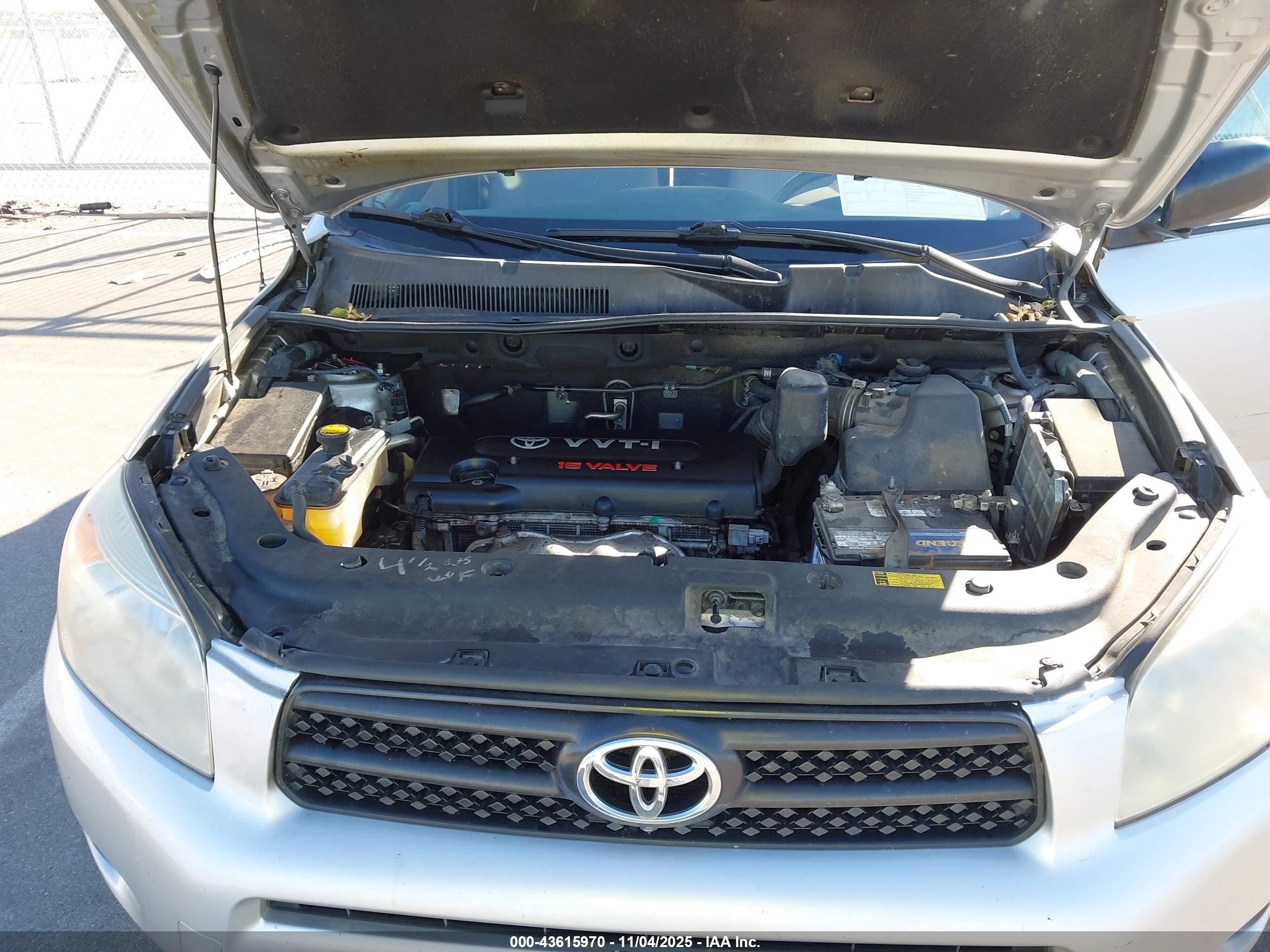 TOYOTA RAV4 image 10