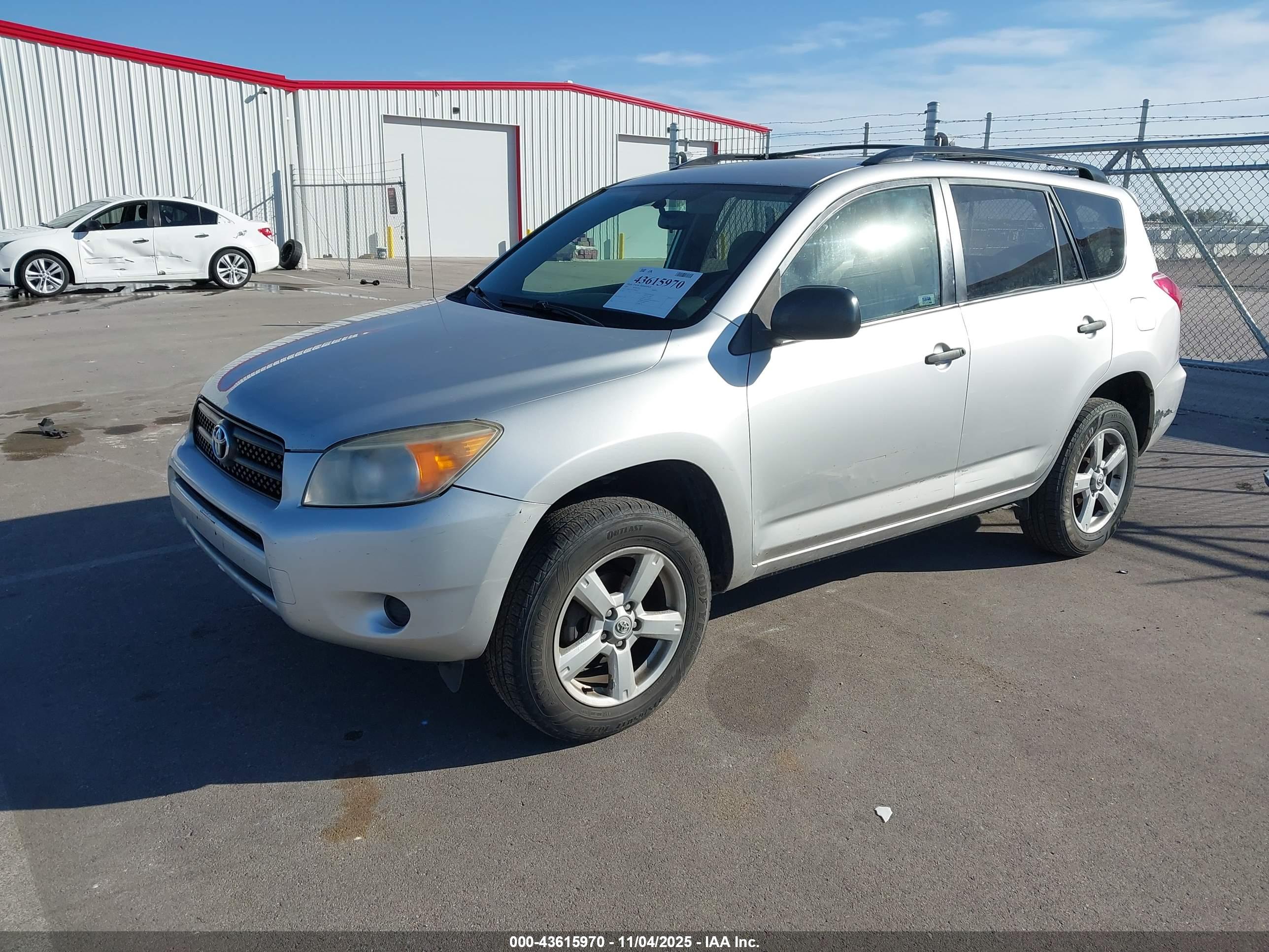 TOYOTA RAV4 image 2