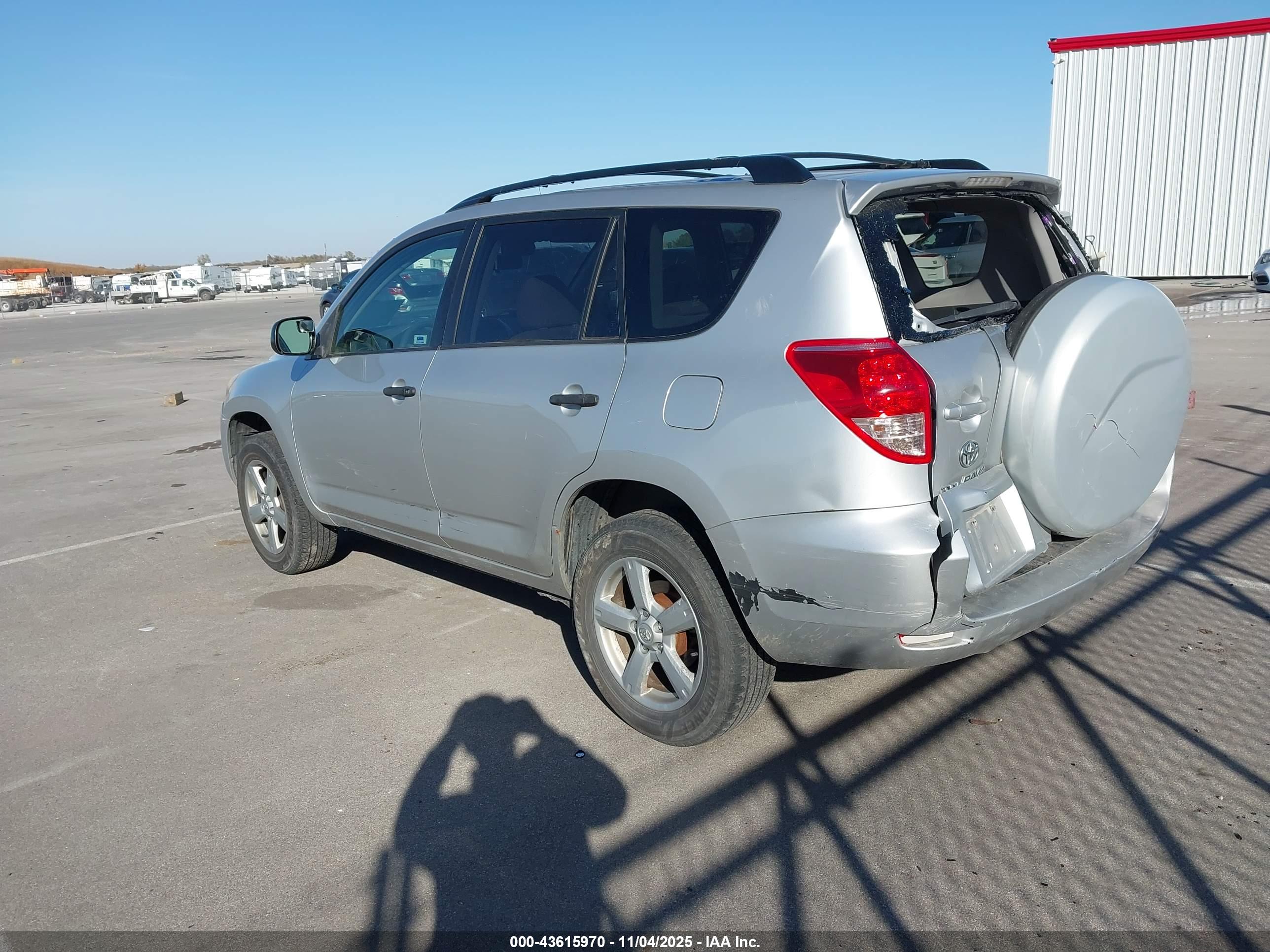 TOYOTA RAV4 image 3