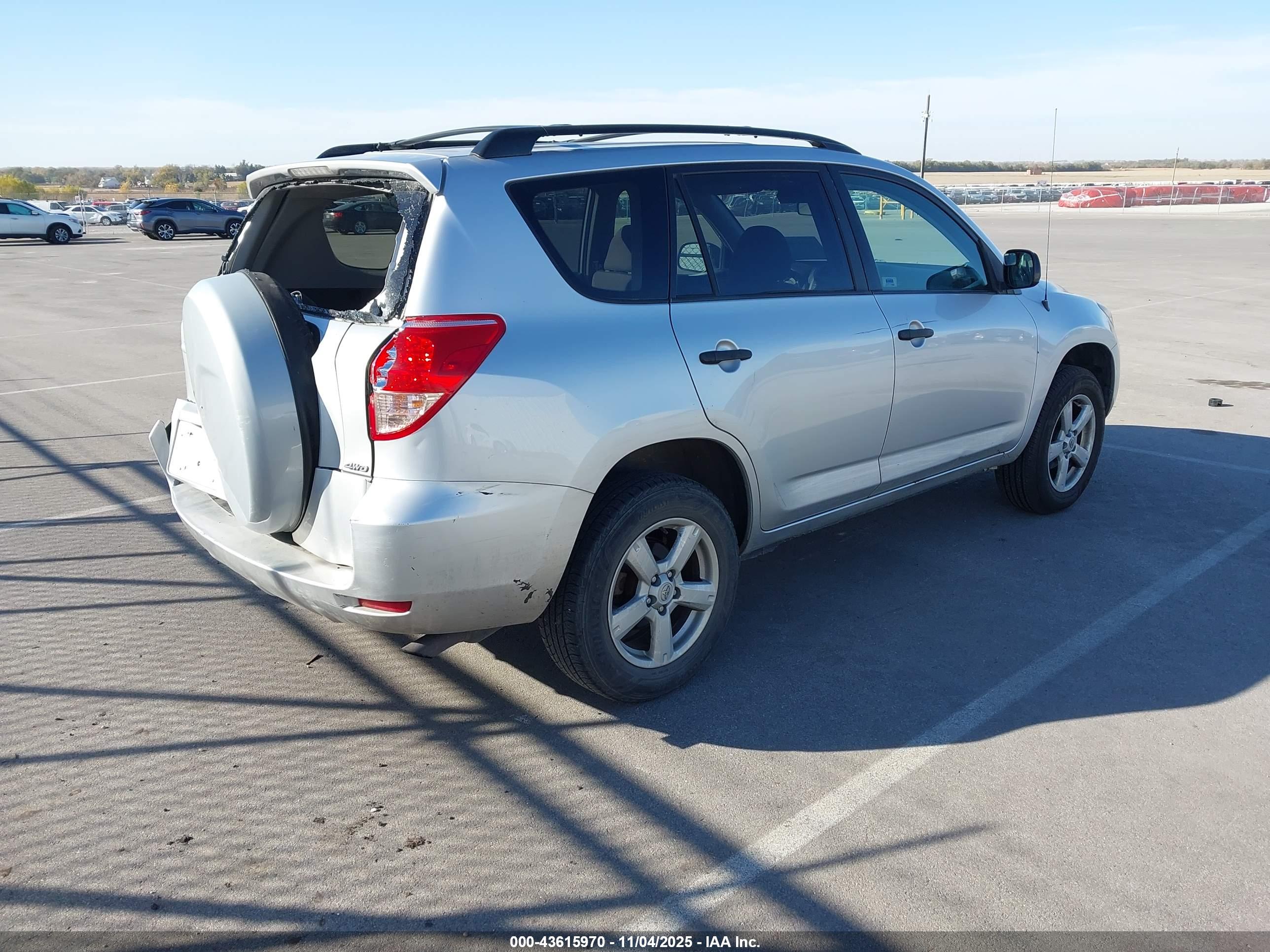 TOYOTA RAV4 image 4