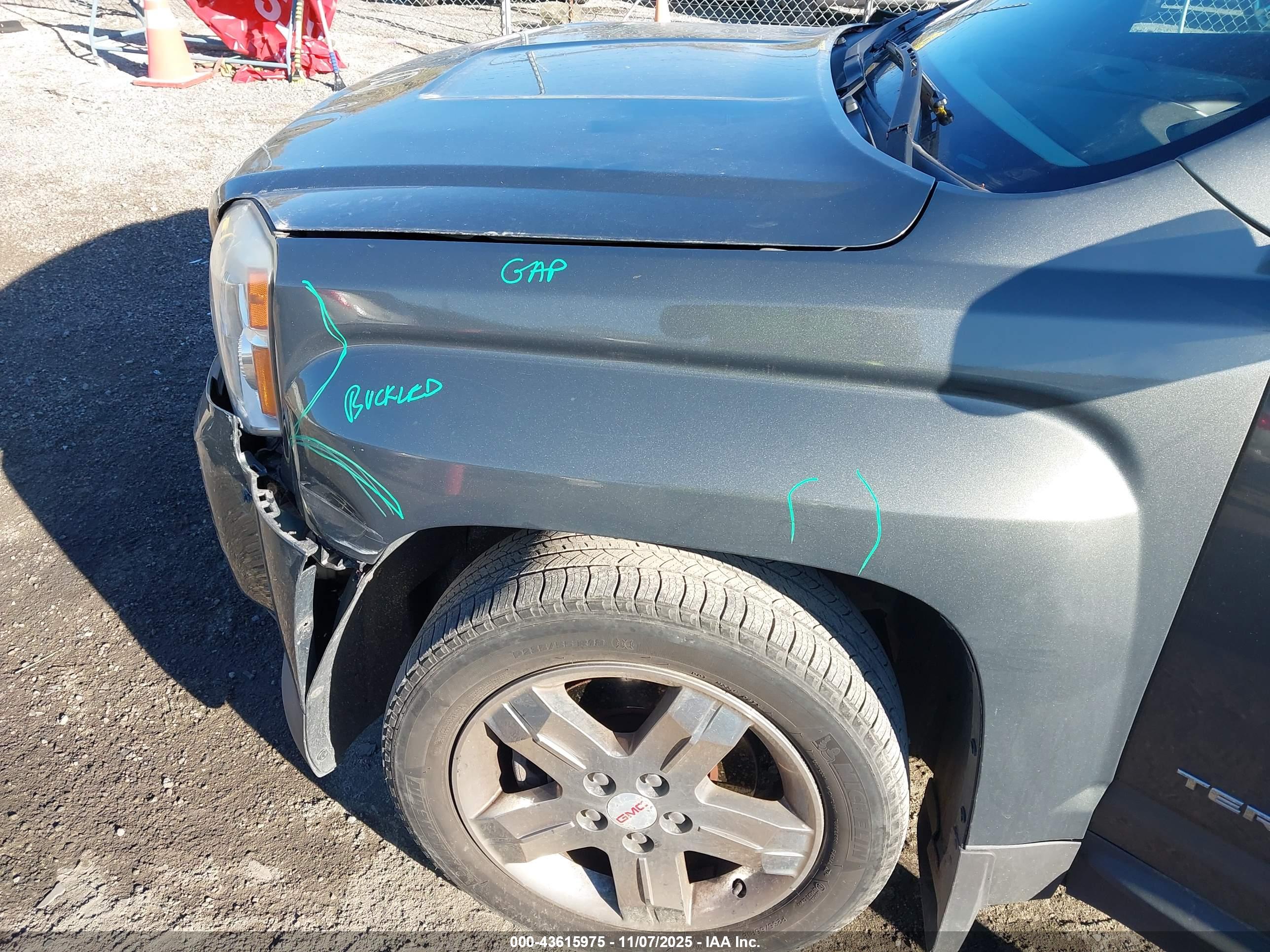 GMC TERRAIN image 6