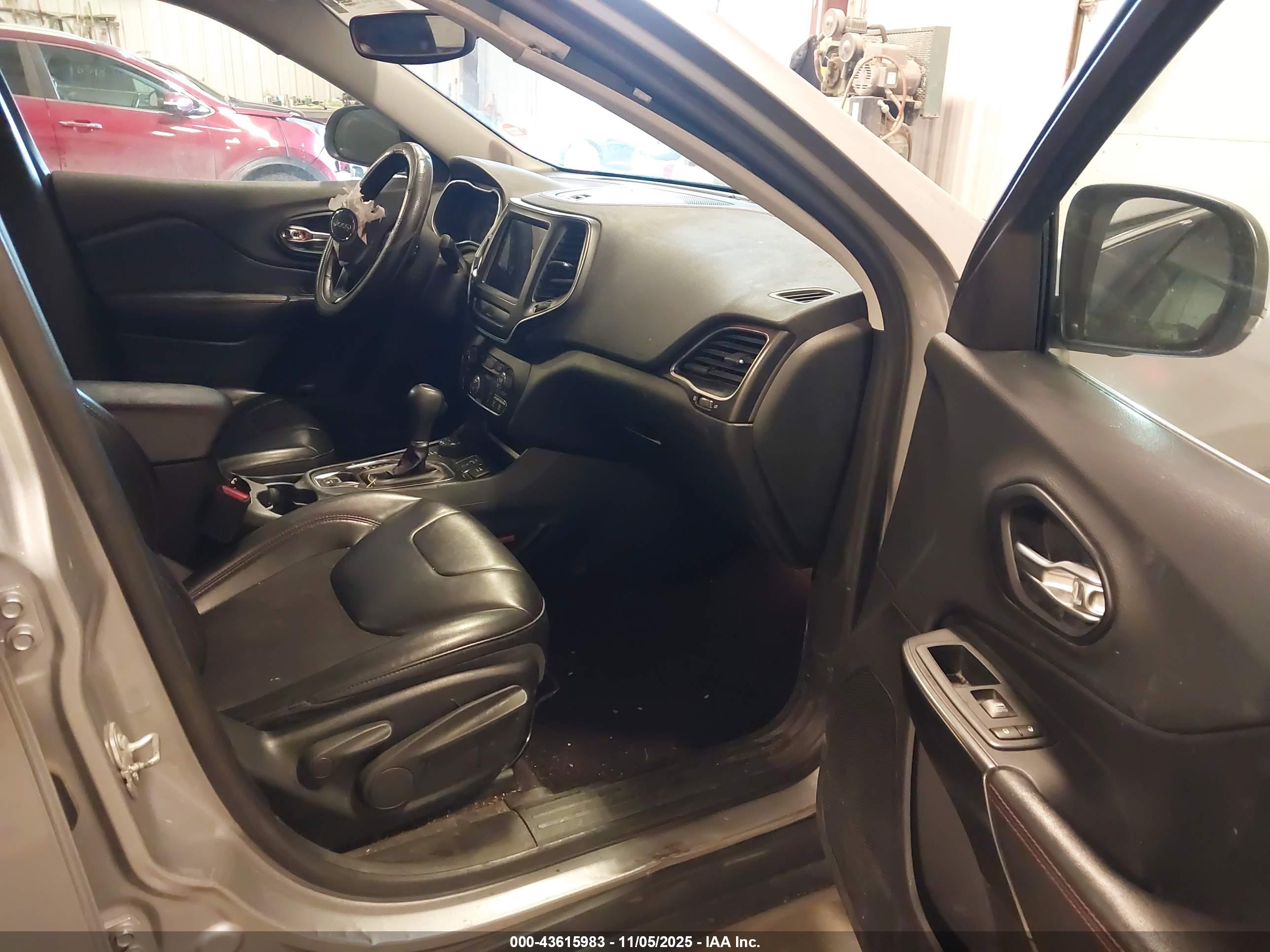 JEEP CHEROKEE image 5