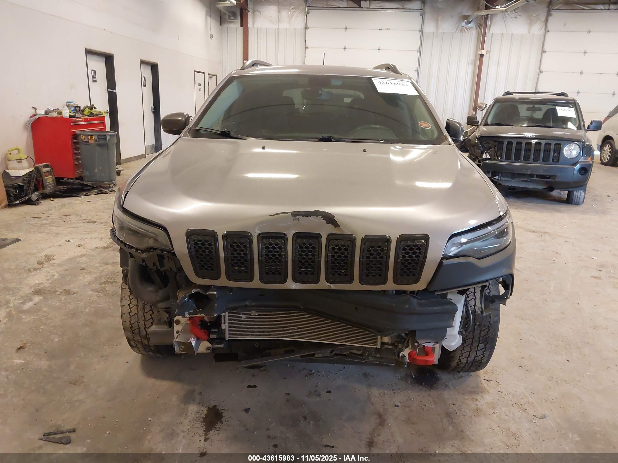 JEEP CHEROKEE image 6