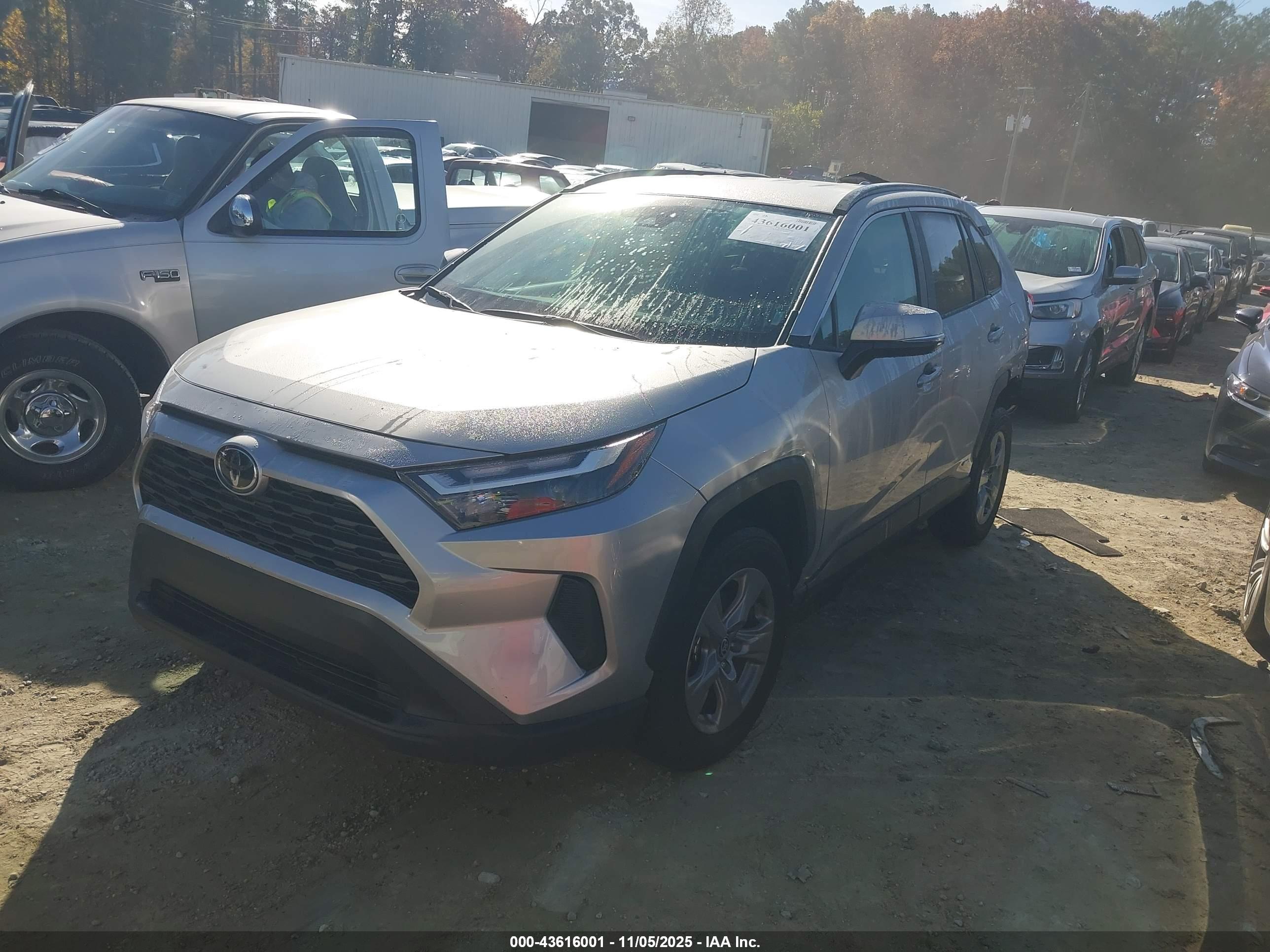 TOYOTA RAV4 image 2