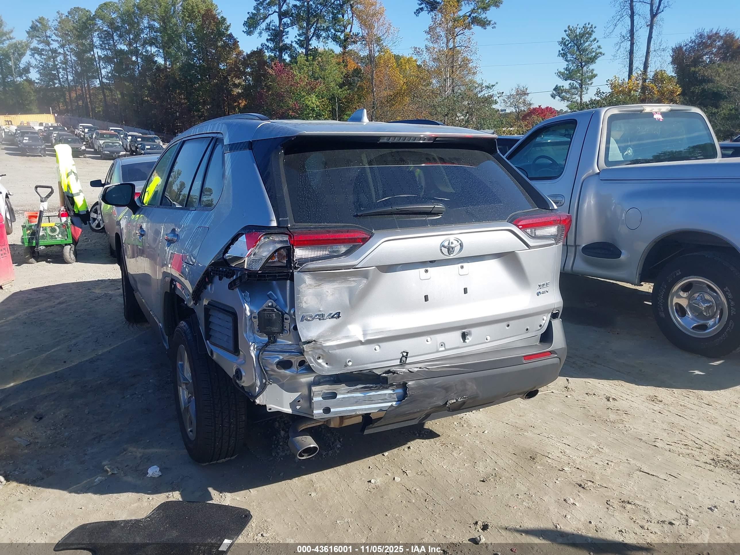 TOYOTA RAV4 image 3