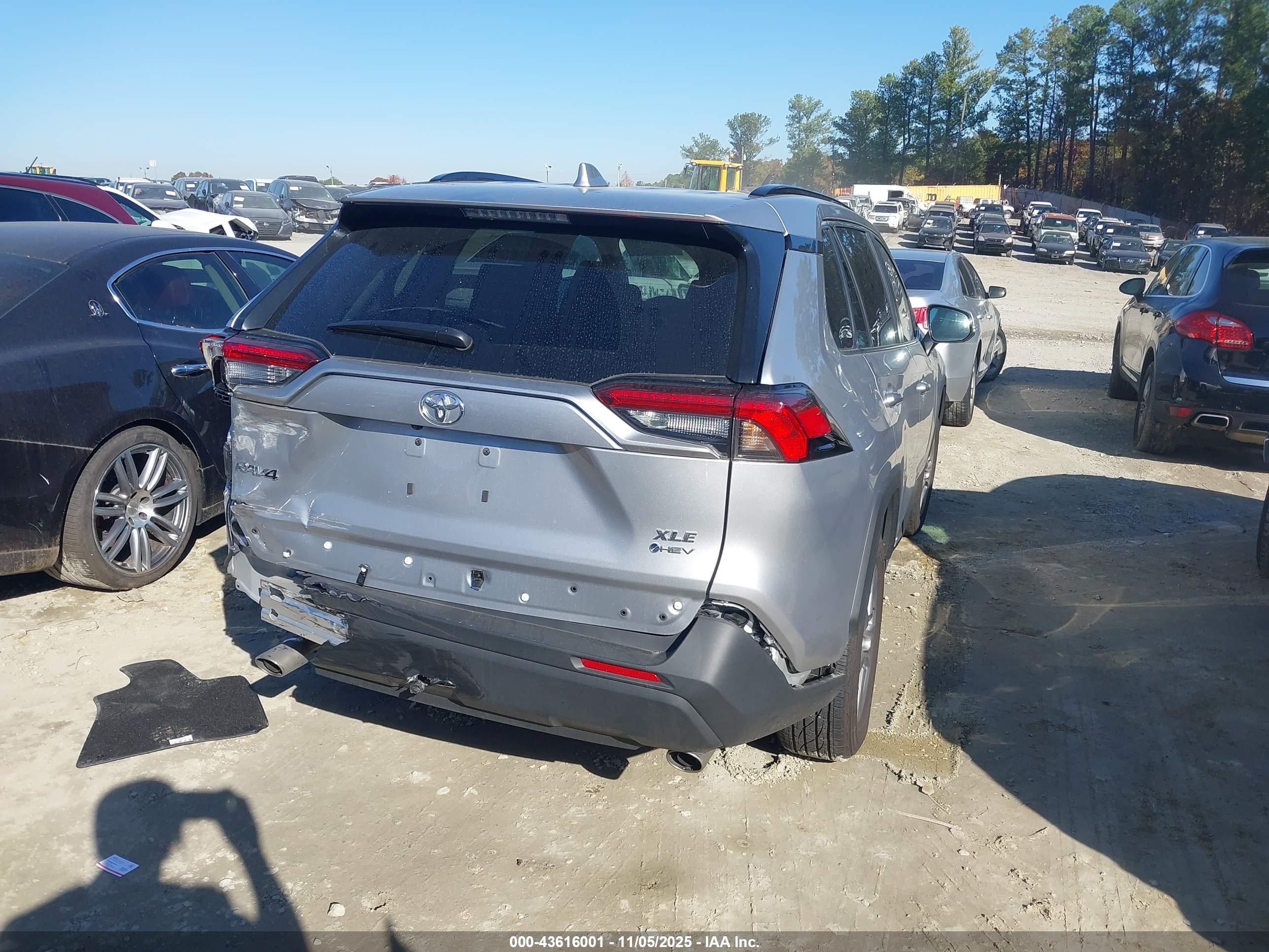 TOYOTA RAV4 image 4
