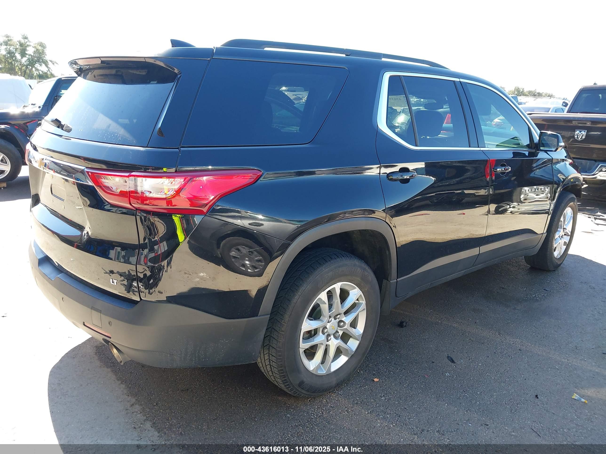 CHEVROLET TRAVERSE image 4