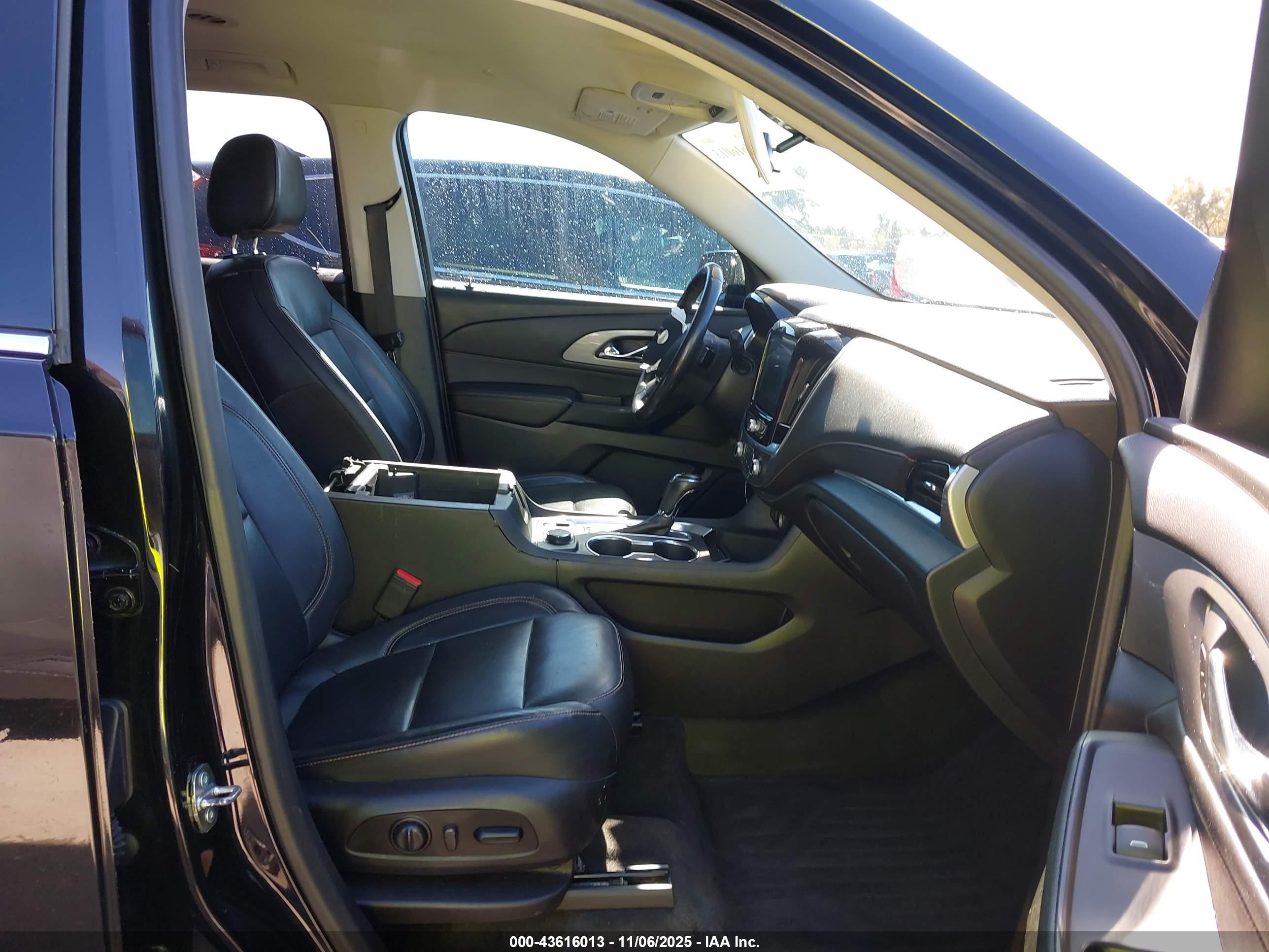 CHEVROLET TRAVERSE image 5