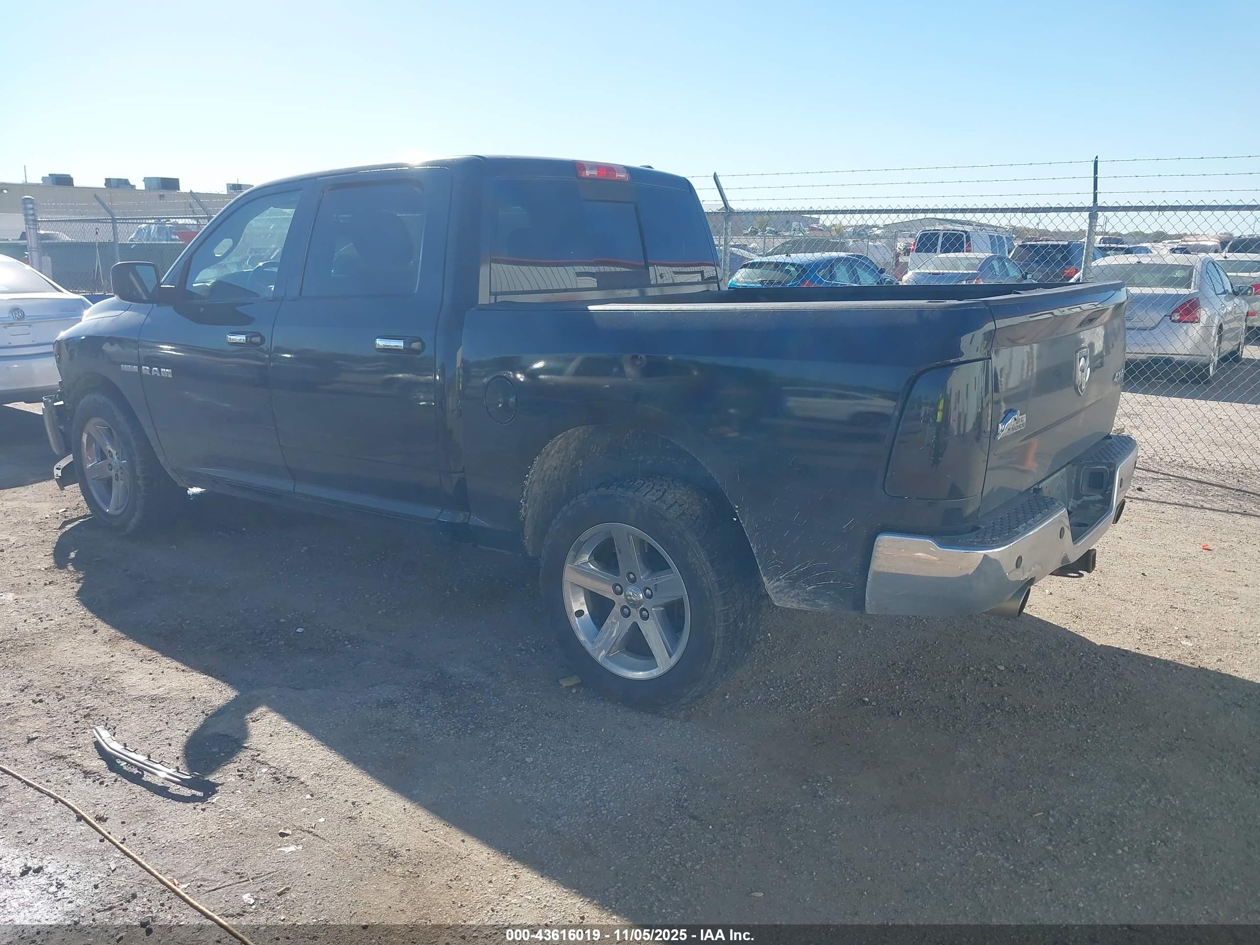 DODGE RAM image 3