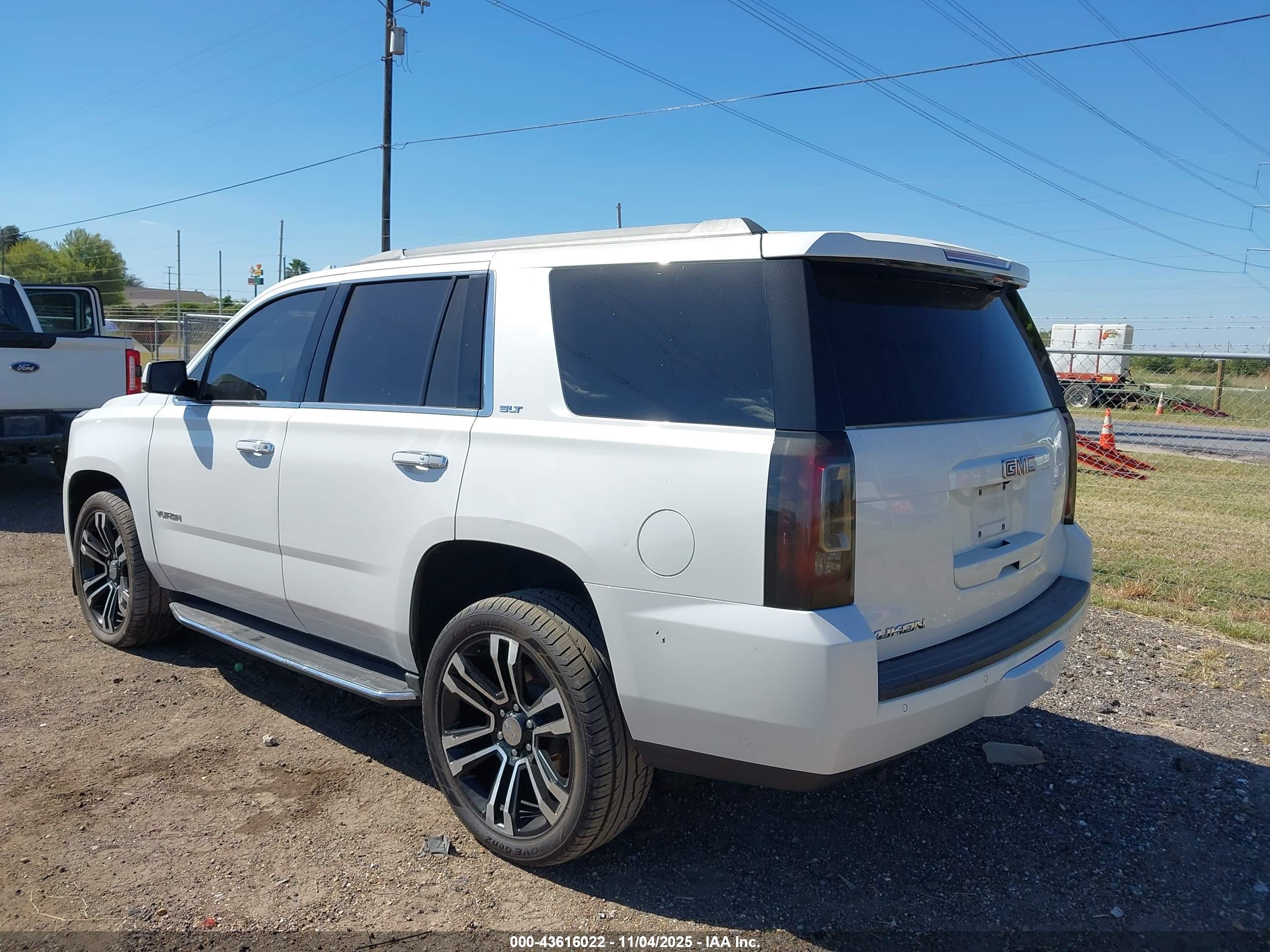 GMC YUKON image 3