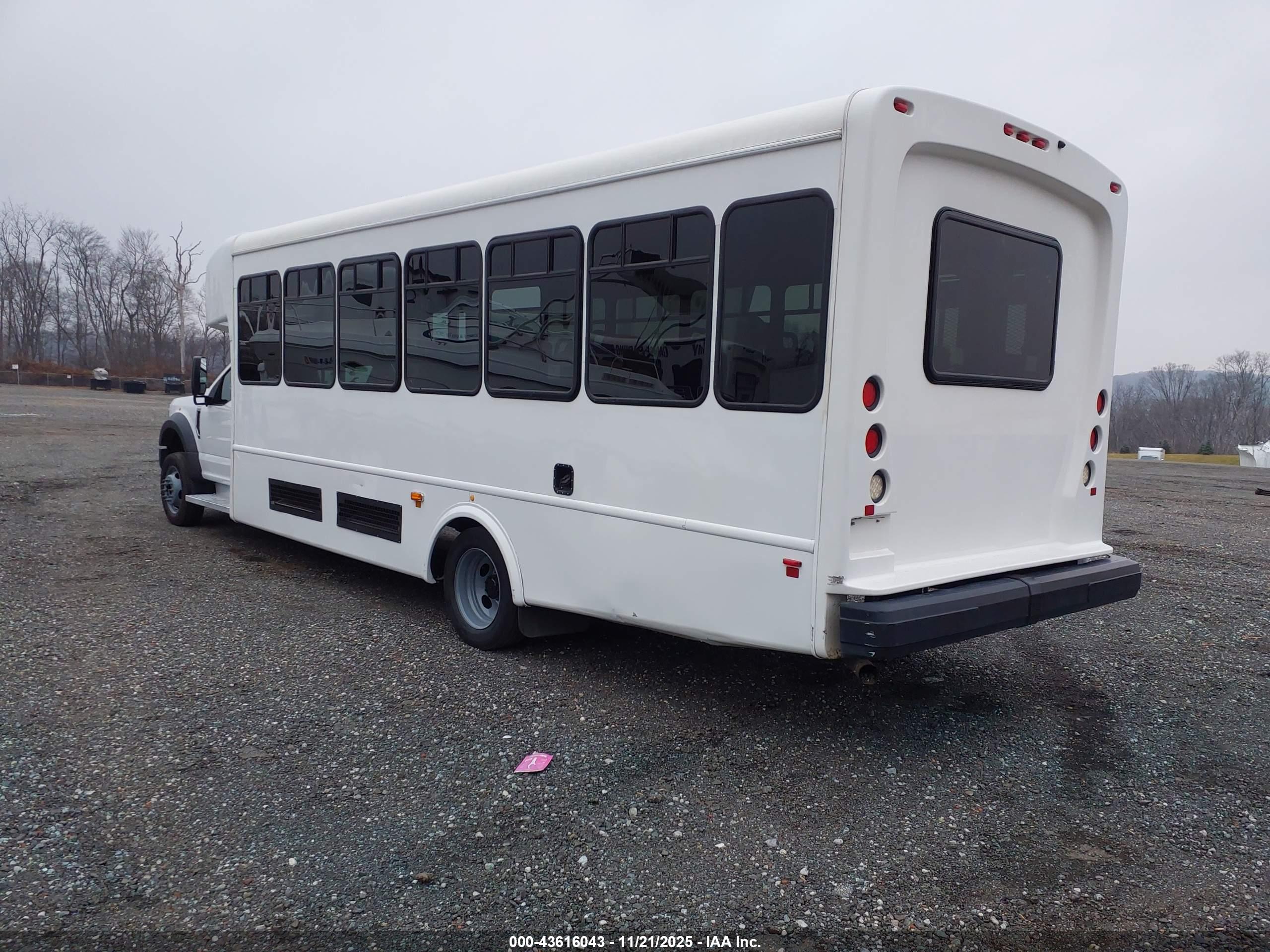 FORD F-550 image 3